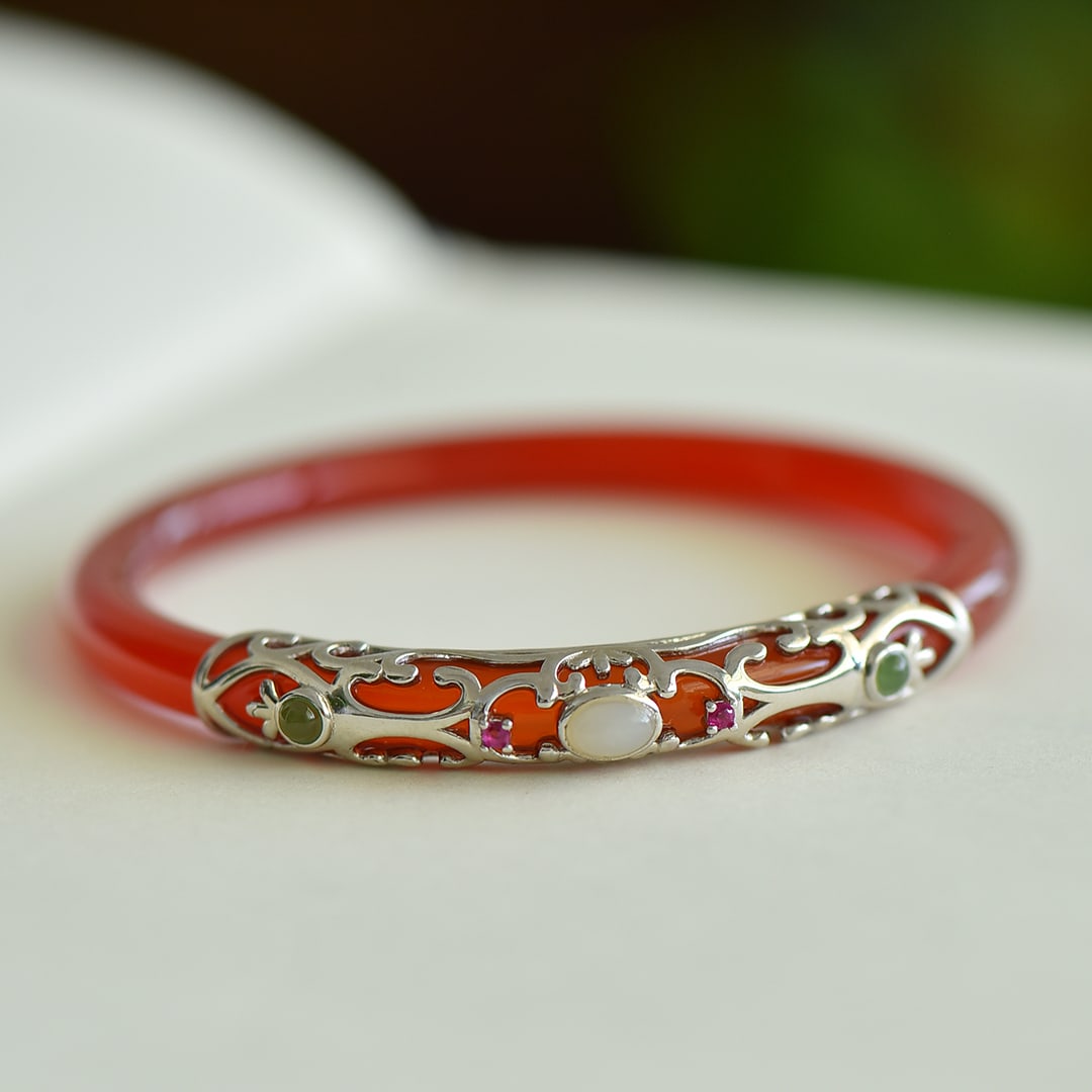 An Exquisite Sterling Silver Inlaid Agate Bracelets,Inlaid White Jade: An Exquisite Sterling Silver Inlaid Agate Bracelets,Inlaid White Jade,Size:2.1in-2.5in 纯银镶玛瑙手镯,嵌白玉