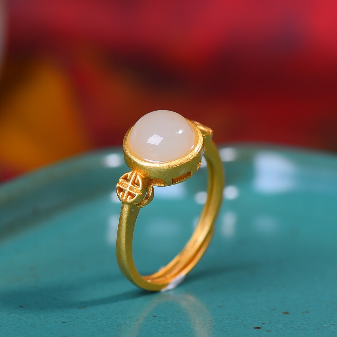 An Exquisite Sterling Silver-Gold Plated Inlaid White Jade Ring: An Exquisite Sterling Silver-Gold Plated Inlaid White Jade Ring,Size:0.3inx0.3in 纯银镀金镶白玉戒指
