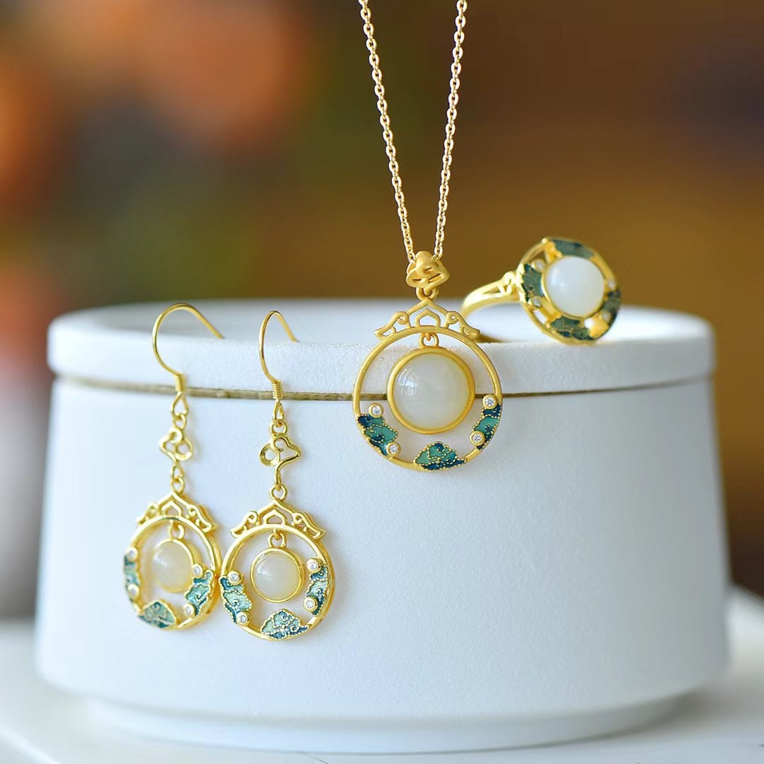 A Set of Fine Sterling Silver-Gold Plated Inlaid White Jade Jewelrys,Inlaid Diamond: A Set of Fine Sterling Silver-Gold Plated Inlaid White Jade Jewelrys,Inlaid Diamond 一套纯银镀金镶白玉首饰,嵌钻石