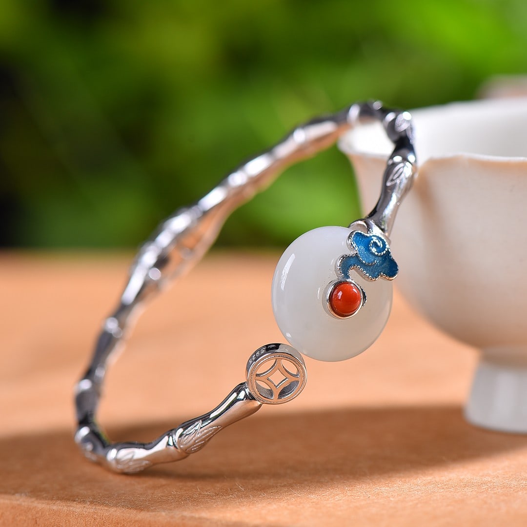 An Exquisite Sterling Silver Inlaid White Jade Enamel Bracelets: An Exquisite Sterling Silver Inlaid White Jade Enamel Bracelets,Size:0.7inx0.7in 纯银镶白玉珐琅手镯