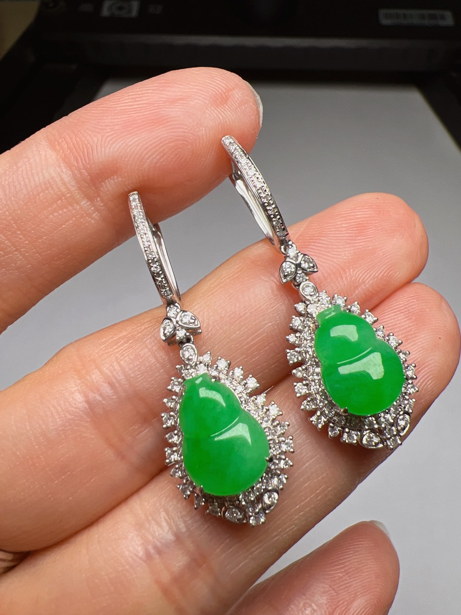 A Pair of Exquisite 18k Gold Diamond Inlaid Jadeite Earrings (1 of 6)
