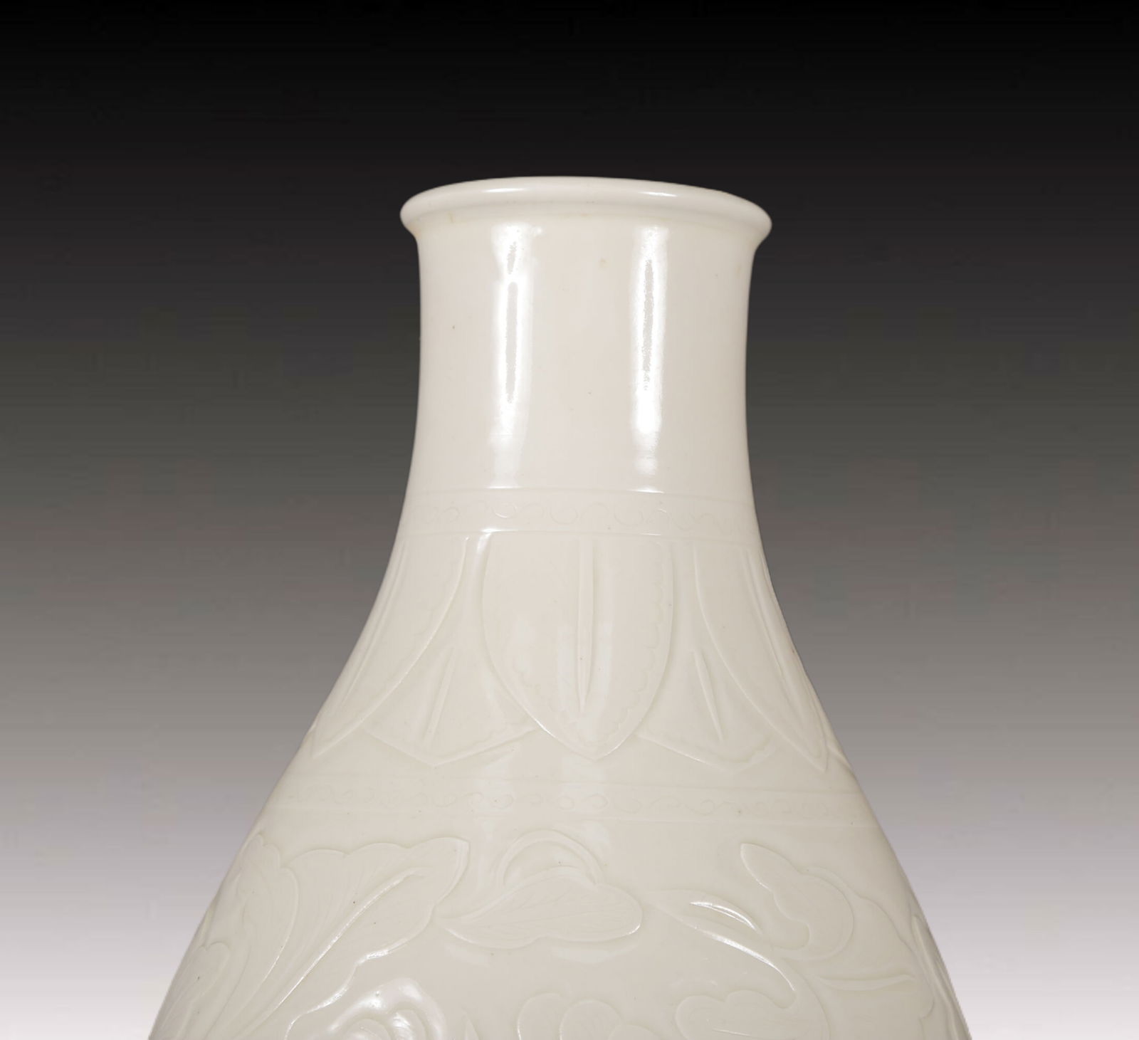 A Rare Ding yao Flower Pattern Vase - 3