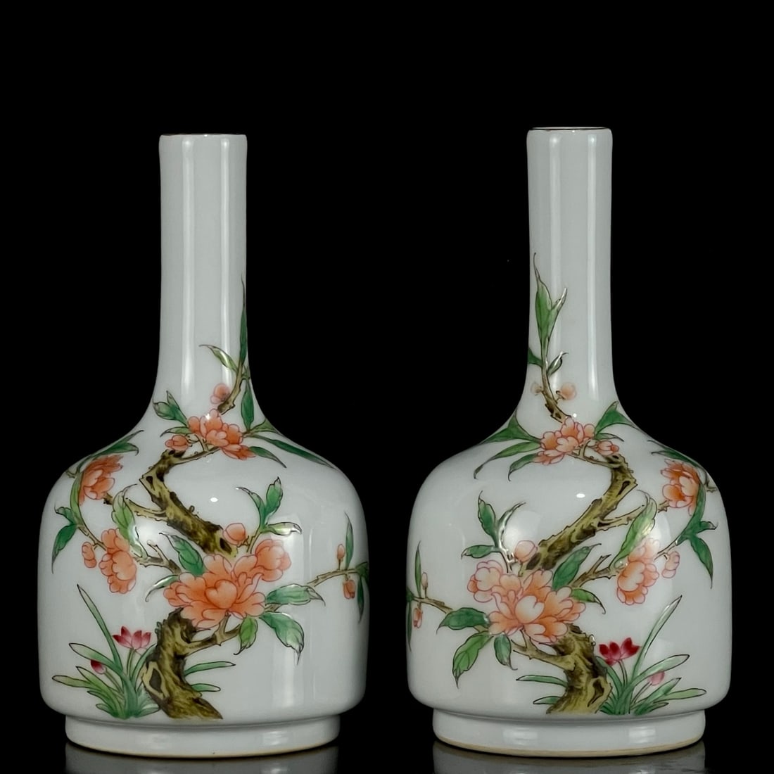 A Pair of Exquisite Enamel Painted Gold Flower Pattern Vases,With Poem: A Pair of Exquisite Enamel Painted Gold Flower Pattern Vases,With Poem,Qing Dynasty, China,Qianlong Six-character Mark,Size:5.9inx3.3in 