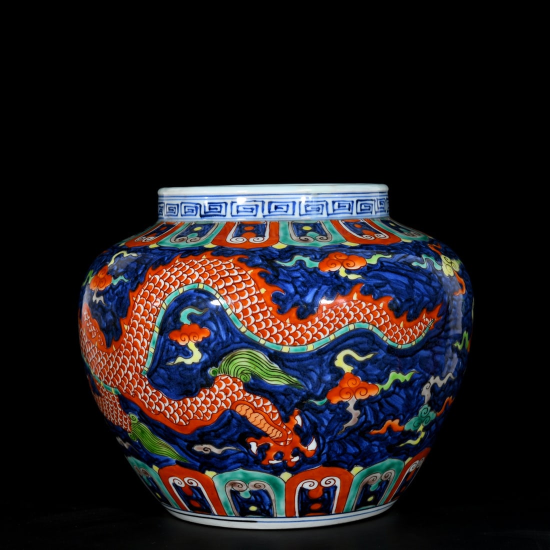 A Rare Wucai Auspicious Cloud and Dragon Pattern Jar - 6