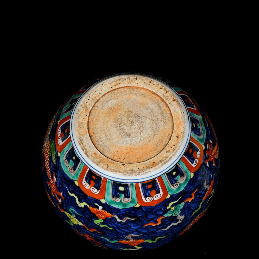 A Rare Wucai Auspicious Cloud and Dragon Pattern Jar - 9