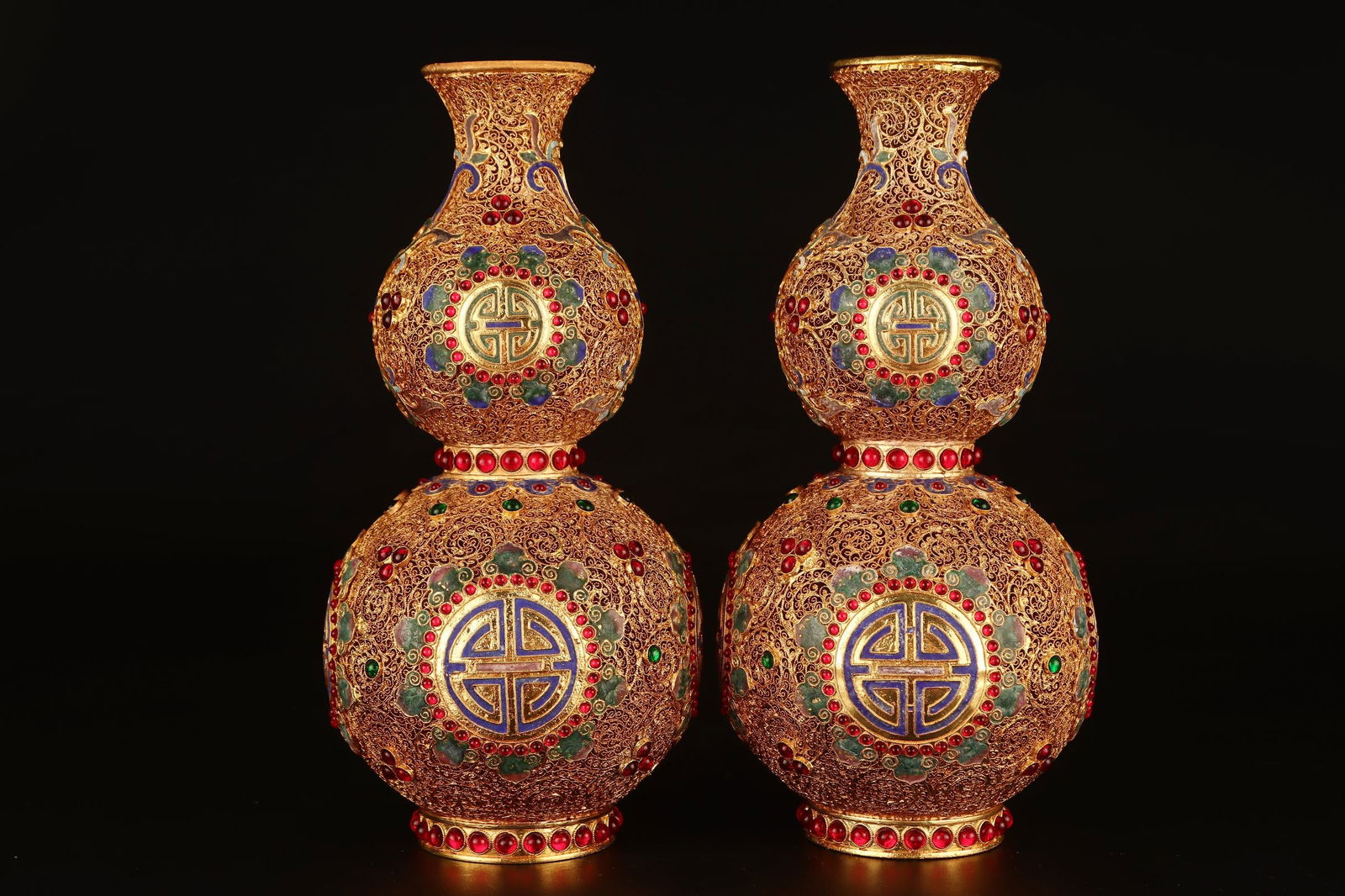 A Pair of Exquisite Filigree and Gilding Gourd Vases,Inlaid Gems (1 of 9)
