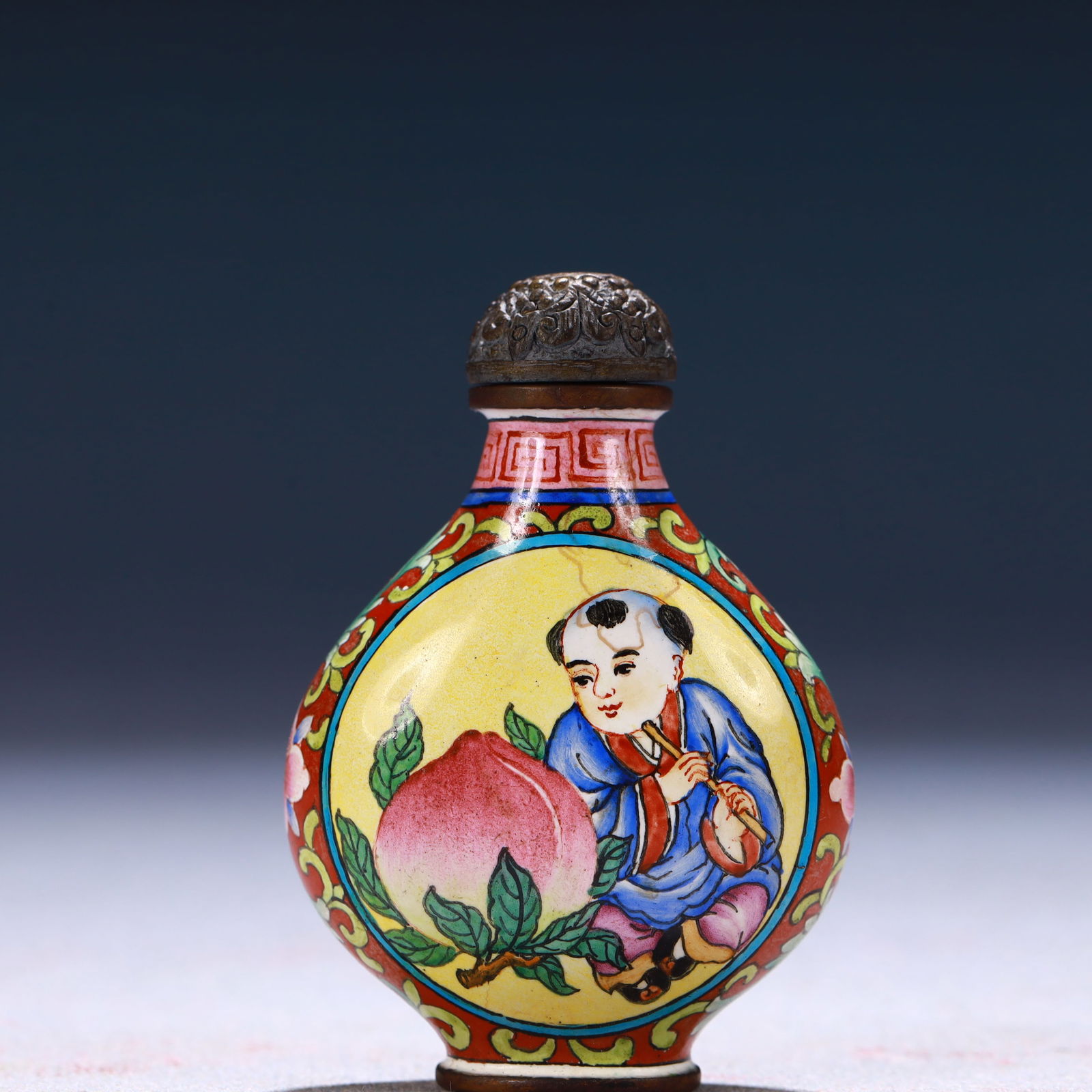 An Exquisite Painted Enamel Figure Pattern Snuff Bottle - 4