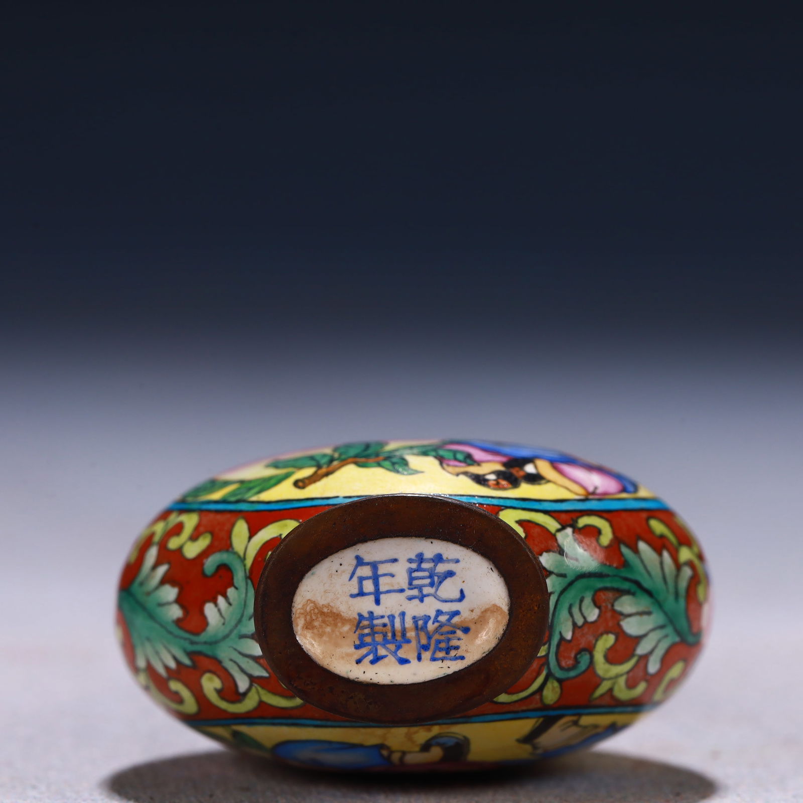 An Exquisite Painted Enamel Figure Pattern Snuff Bottle - 6