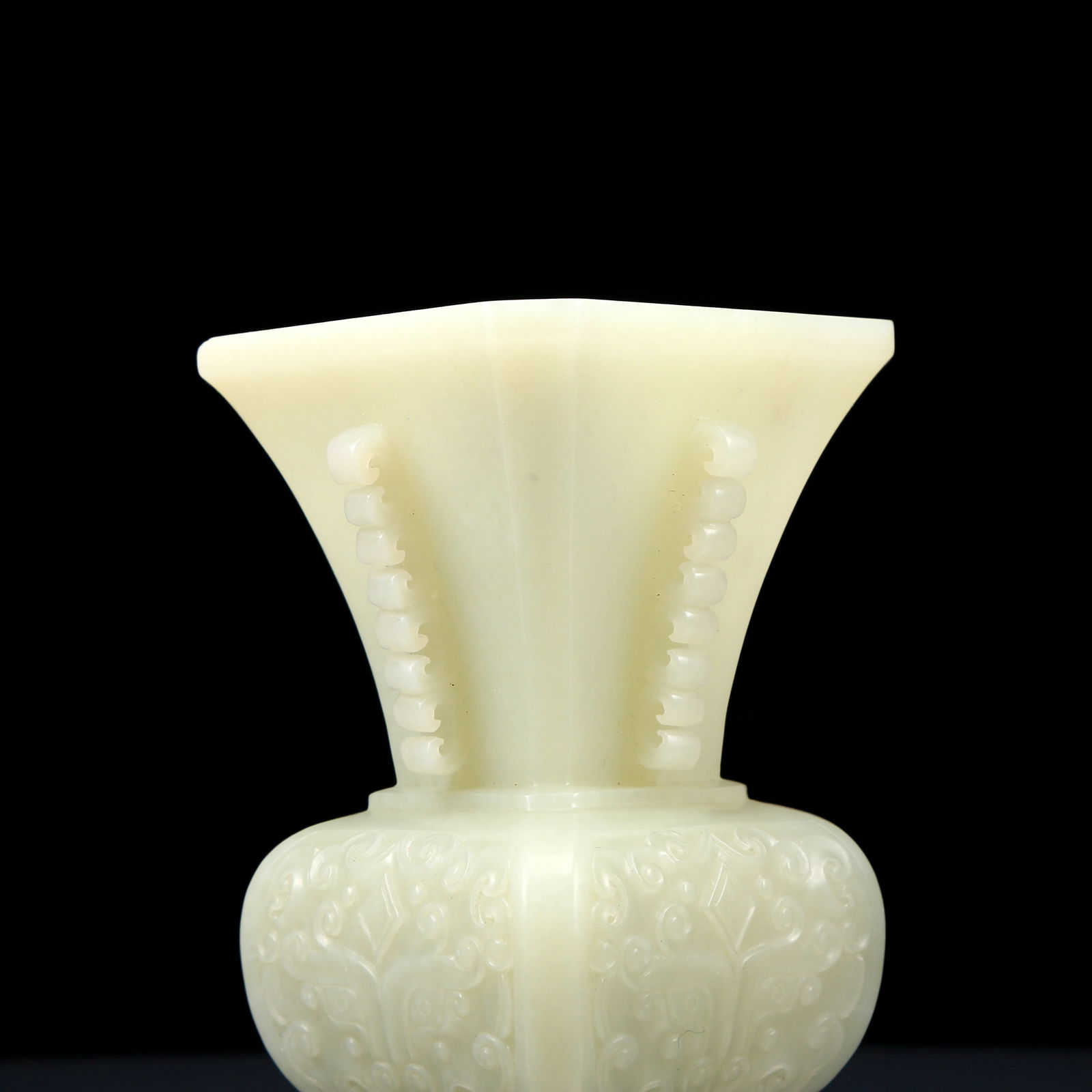 An Exquisite White Jade Beast-Face Pattern Vase - 5