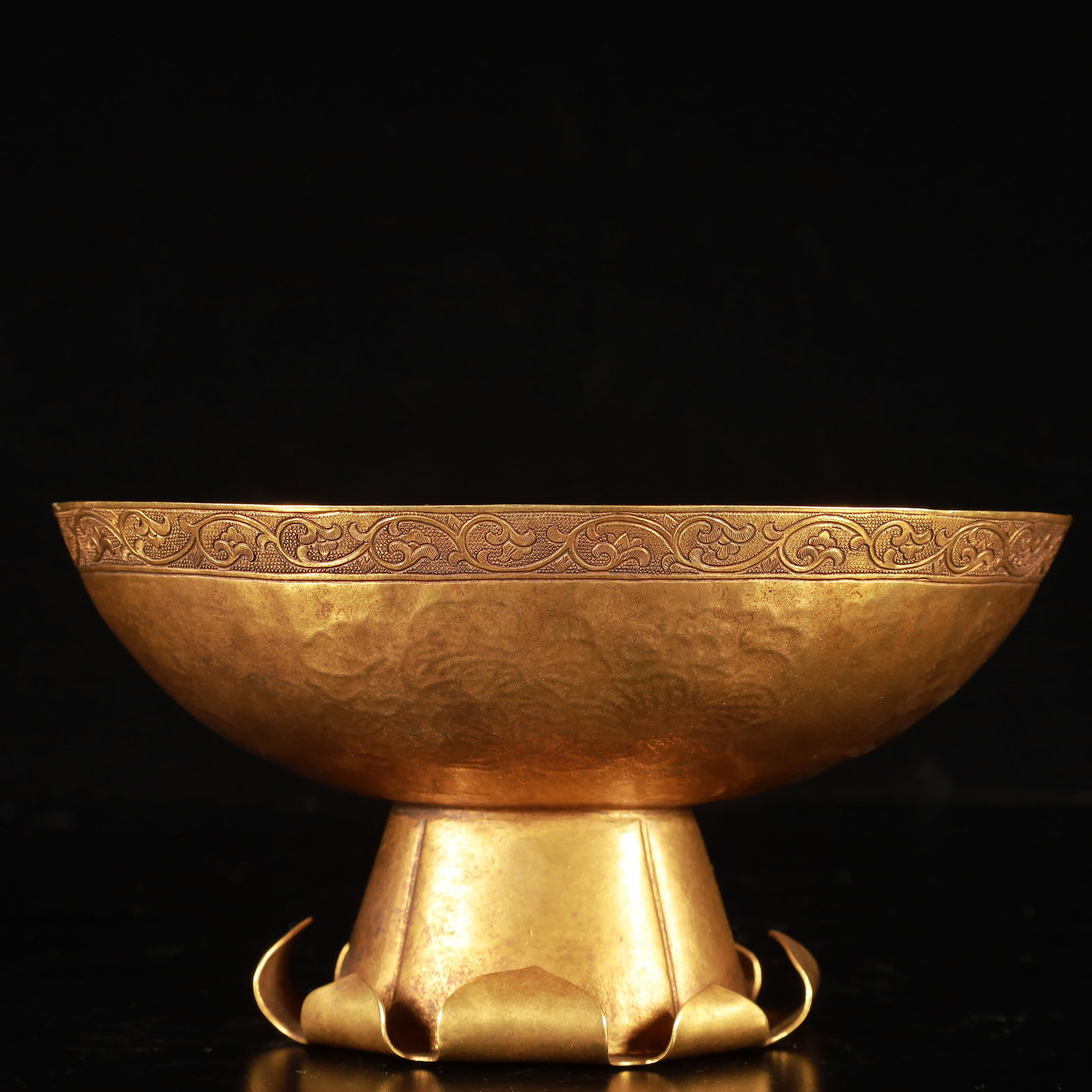 An Exquisite Gilt Bronze Fish and Dragon Brush Washer (1 of 7)