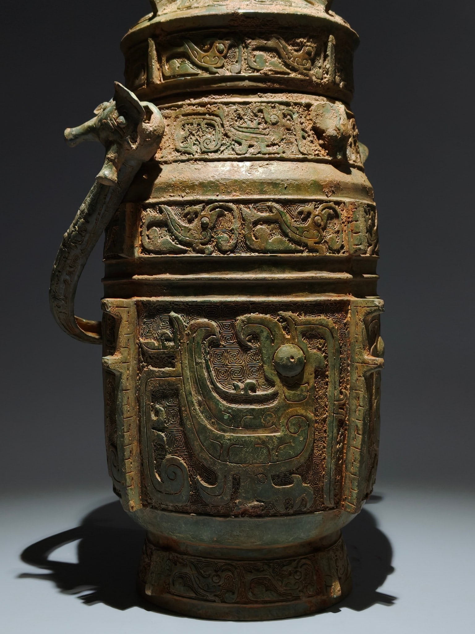 An Archaic Bronze Phoenix Pattern Loop-Handled Pot - 5