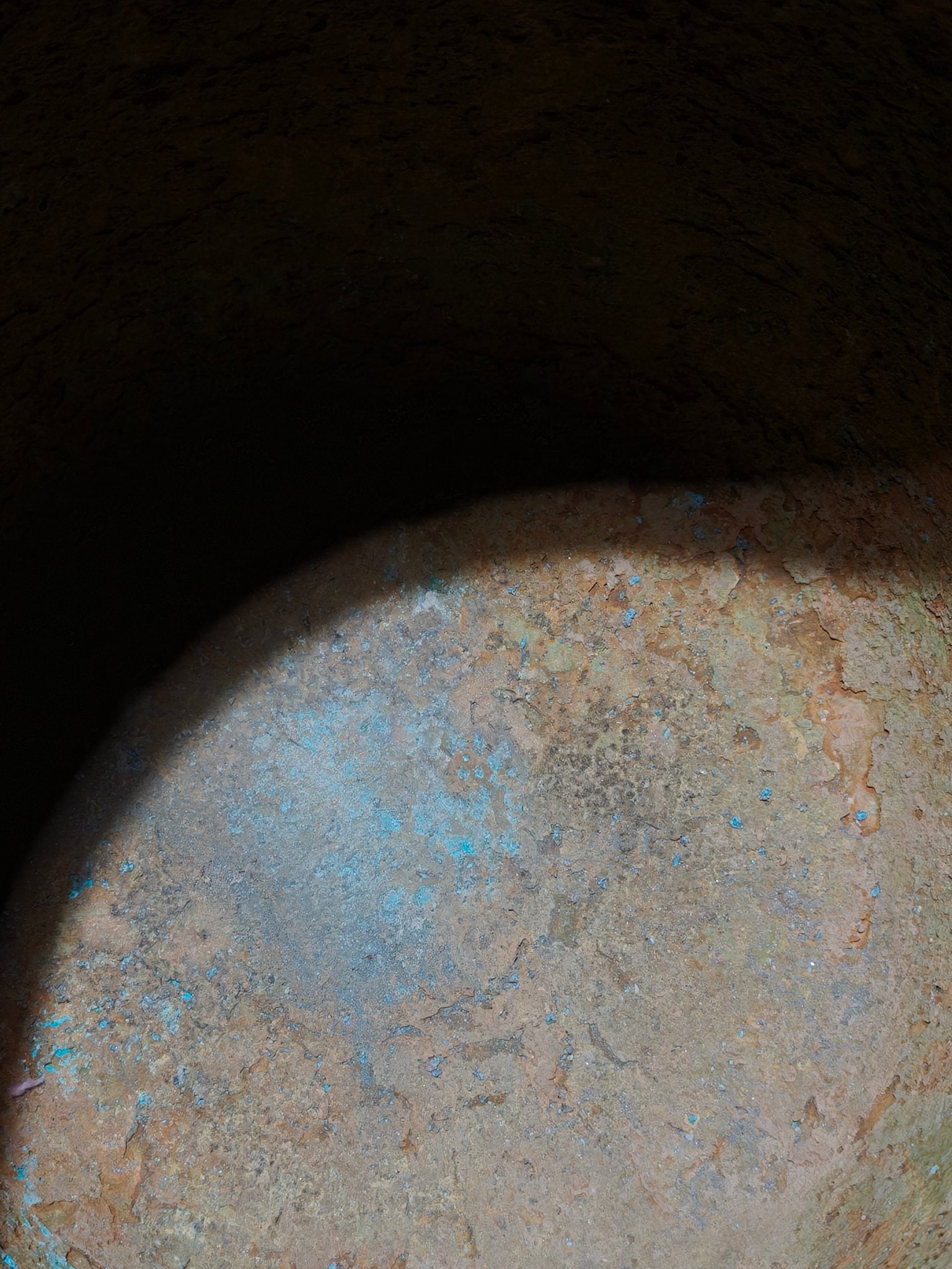 An Archaic Bronze Phoenix Pattern Loop-Handled Pot - 8