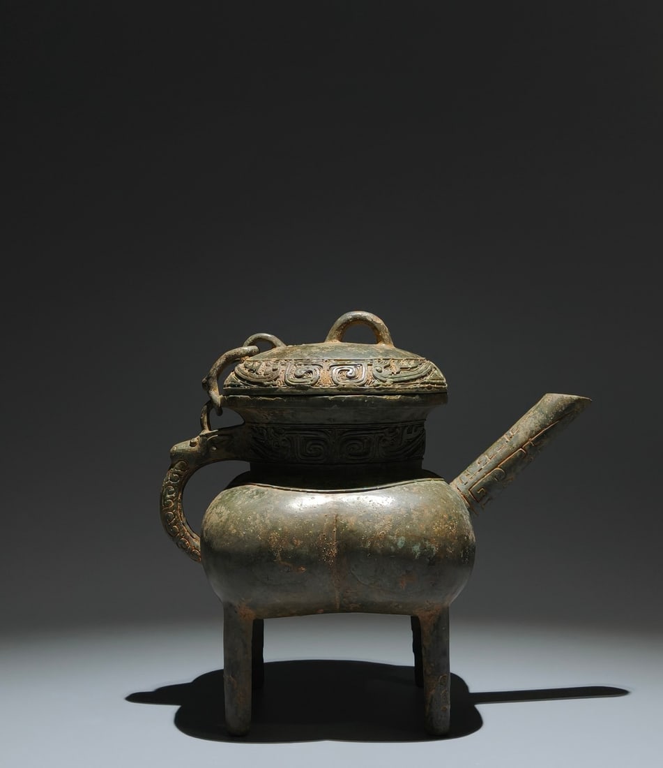 An Archaic Bronze Phoenix Pattern Four Legs Food vessel: An Archaic Bronze Phoenix Pattern Four Legs Food vessel,Shang Dynasty, China,Size:9.1inx9.8inx5.9in 青铜凤纹四足食器,中国商代