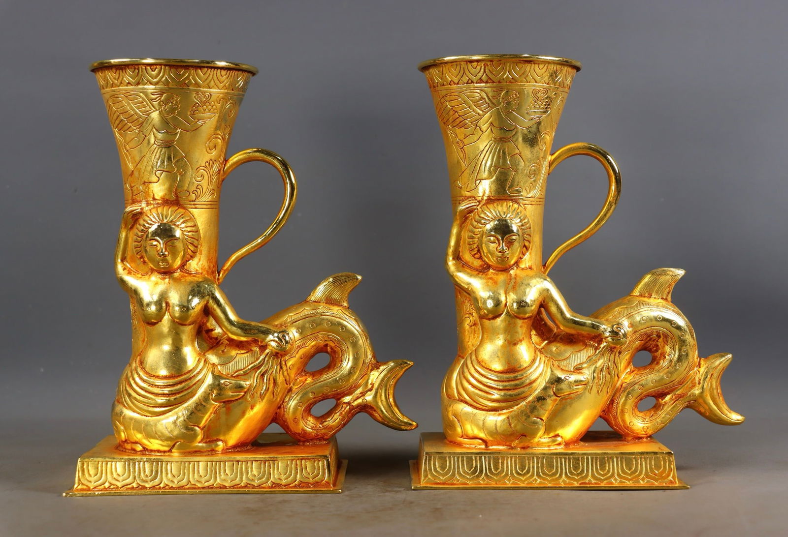 A Pair of Exquisite Gilt Bronze Figure Pattern Cups (1 of 9)
