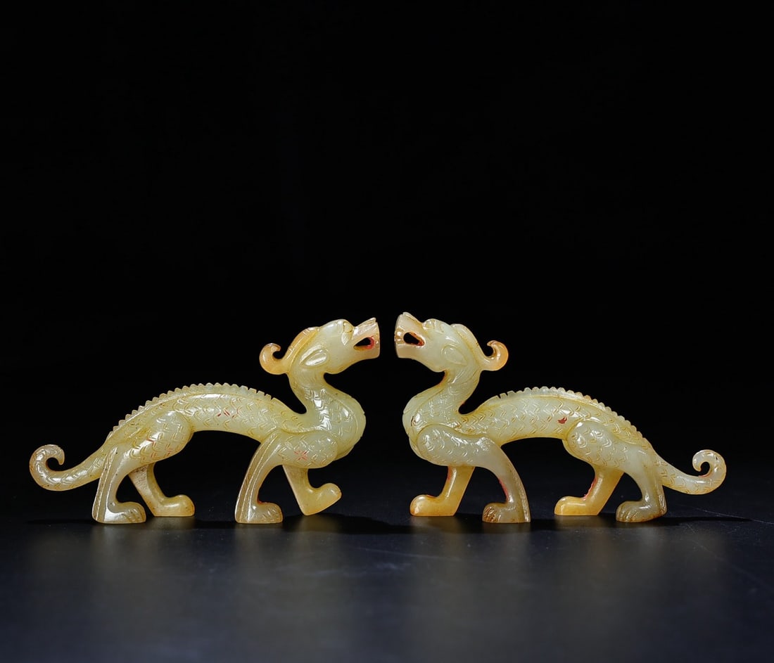 A Pair of Exquisite White Jade Dragon Ornaments (1 of 9)