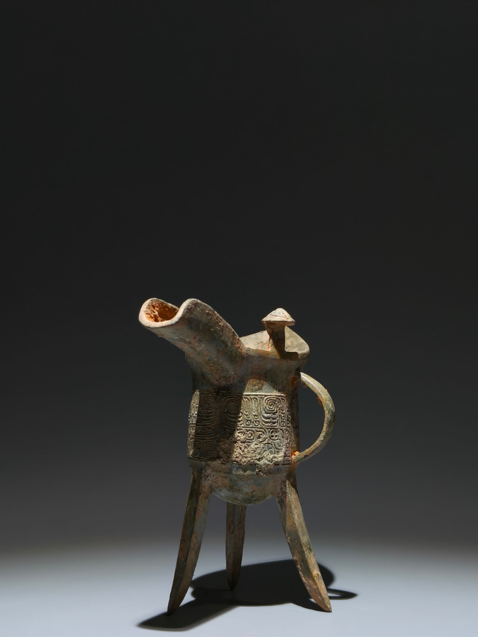 An Archaic Bronze Cloud Pattern Tripod Goblet - 2