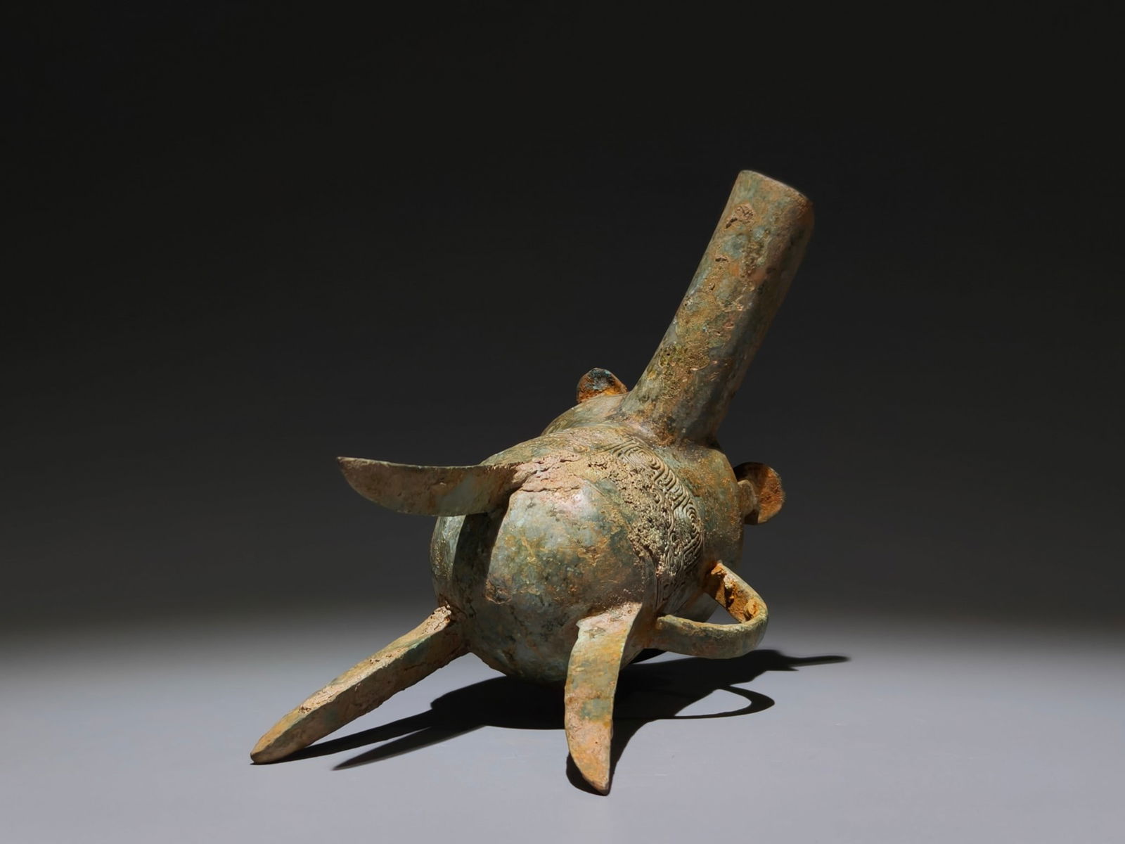 An Archaic Bronze Cloud Pattern Tripod Goblet - 9