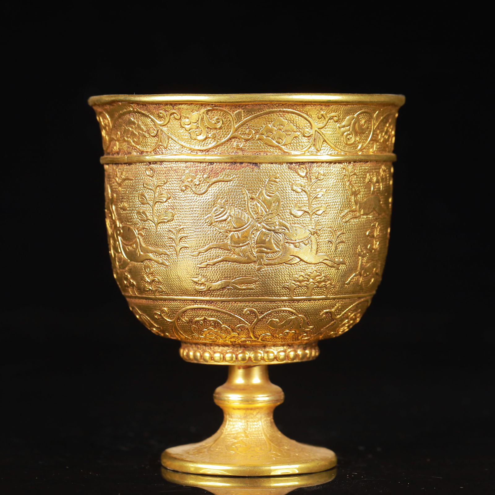 An Exquisite Gilt Bronze Figure Pattern Cup - 4
