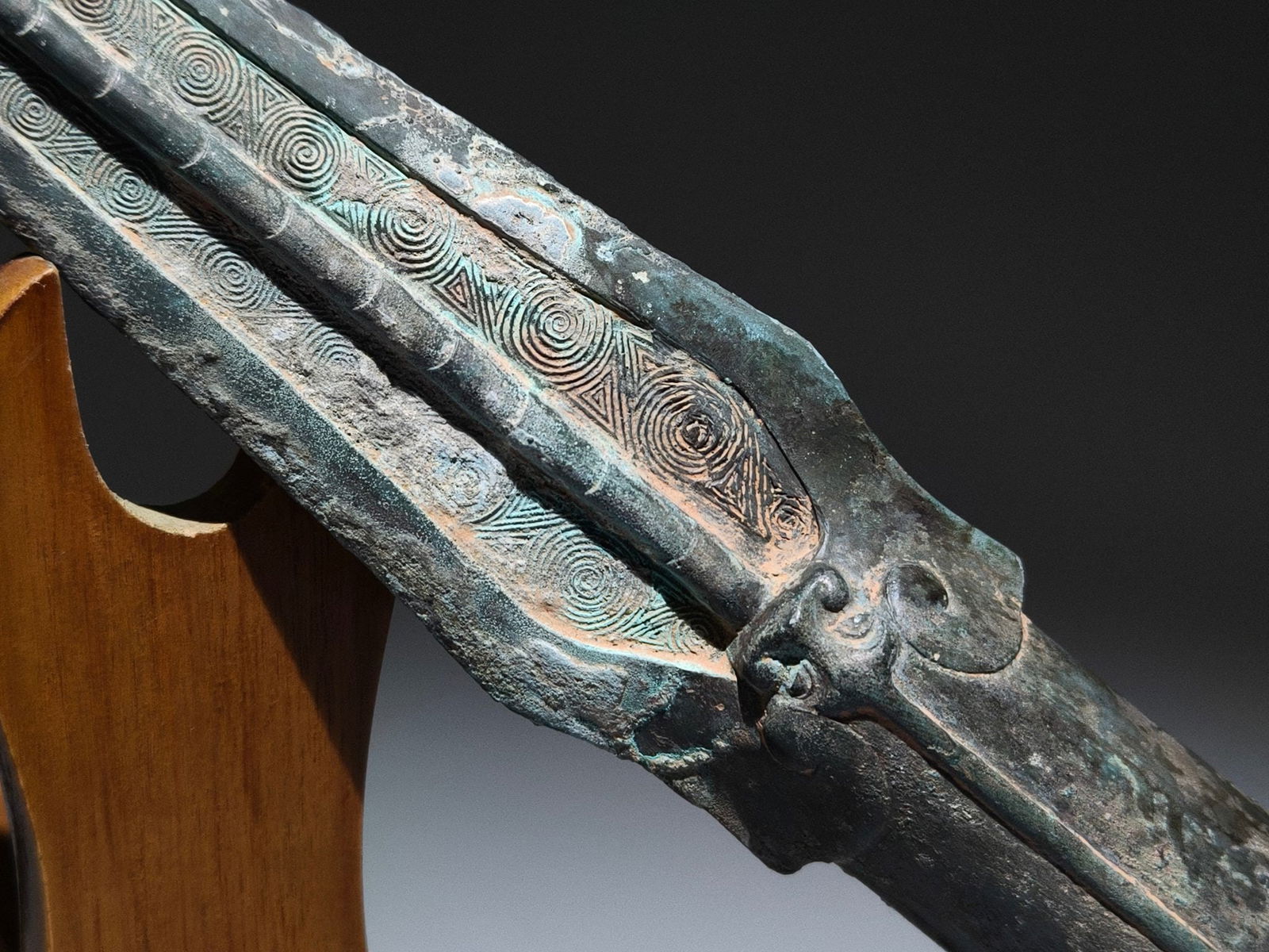 An Archaic Bronze Beast-Face Pattern Weapon - 7