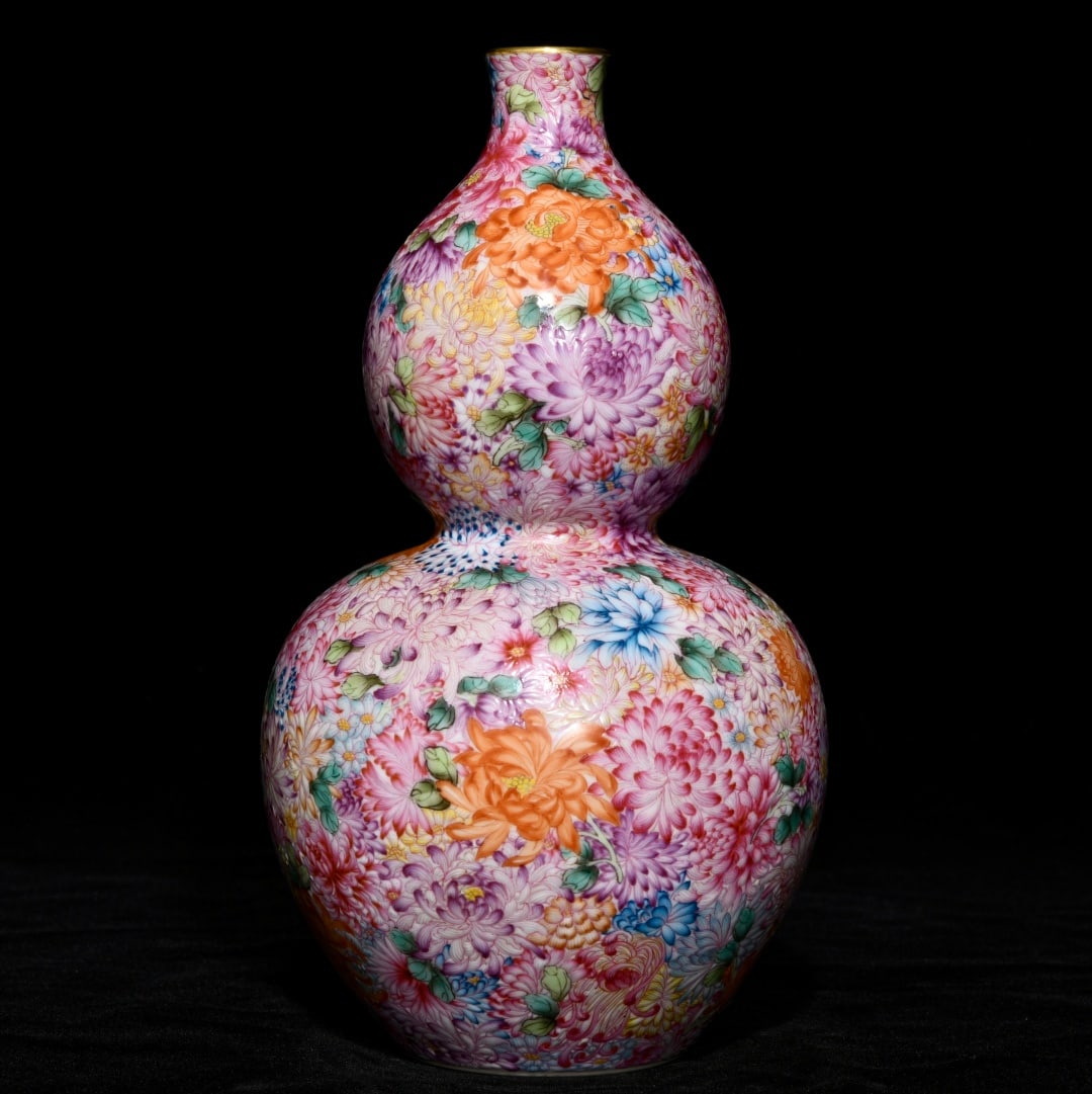 An Exquisite Enamel Painted Gold Flower Pattern Gourd-Shaped Vase (1 of 9)