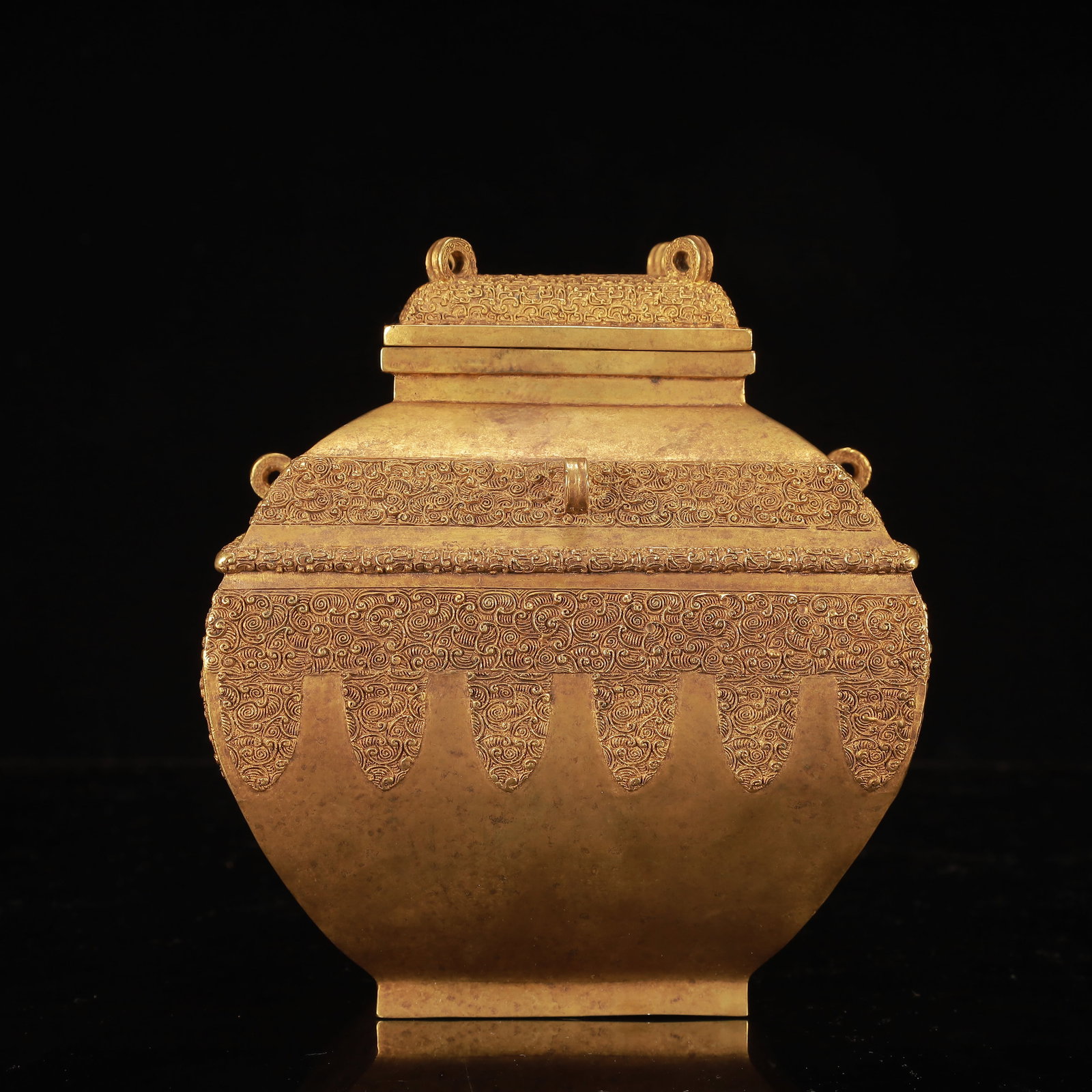 An Exquisite Gilt Bronze Flower Pattern Jar with Cover (1 of 11)