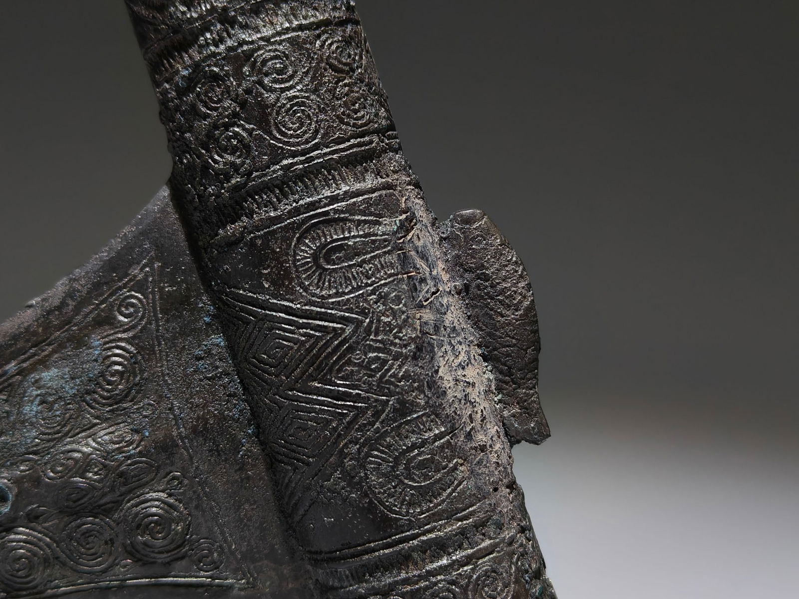 An Archaic Bronze Ruyi Pattern Weapon - 4
