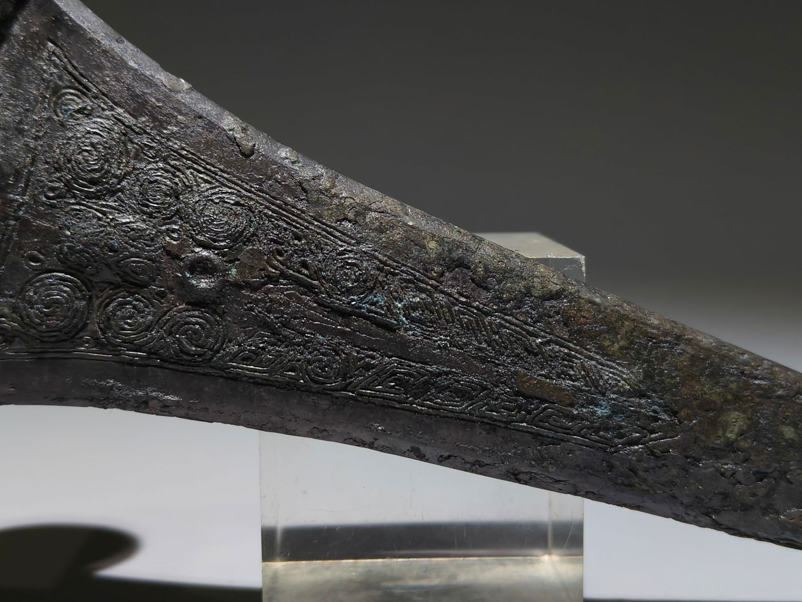 An Archaic Bronze Ruyi Pattern Weapon - 7