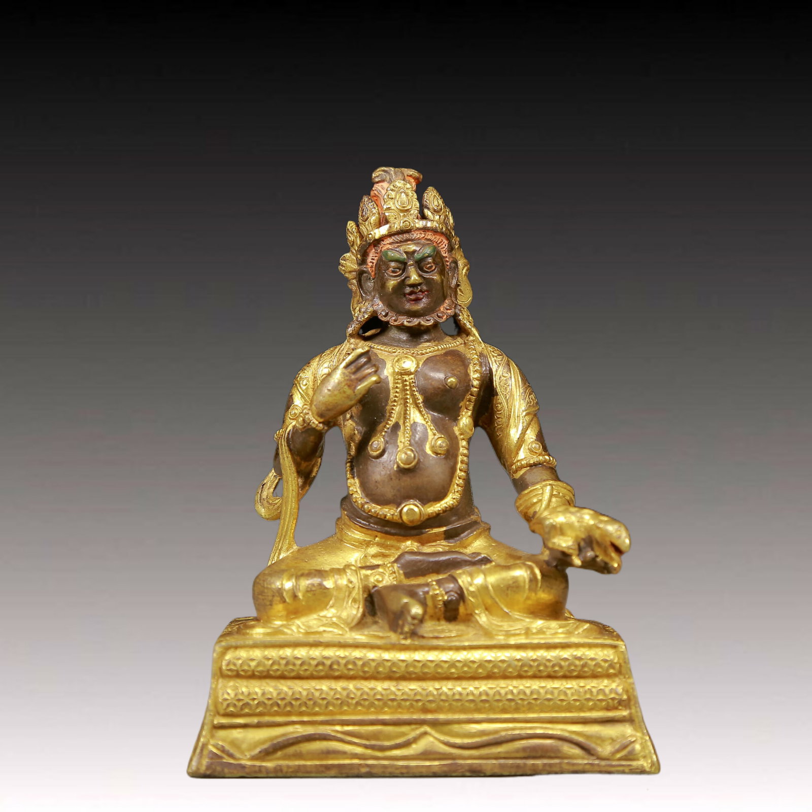 A Solemn Gilt Bronze Statue of Mammon: A Solemn Gilt Bronze Statue of Mammon,Ming Dynasty, China,Size:2.8inx2inx3.7in,Weight:460g 铜鎏金财神像，明代