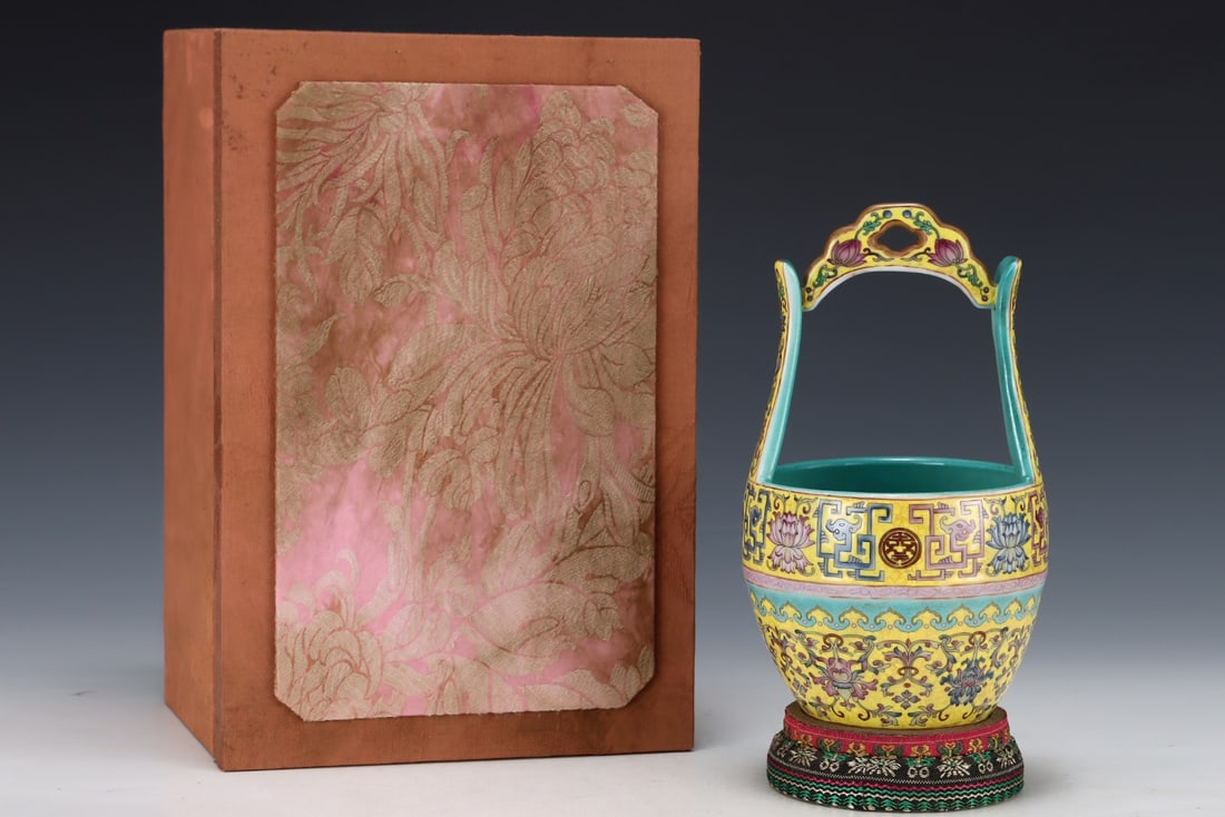 An Exquisite Enamel Yellow Ground Painted Gold Lotus Pattern Bucket (1 of 8)