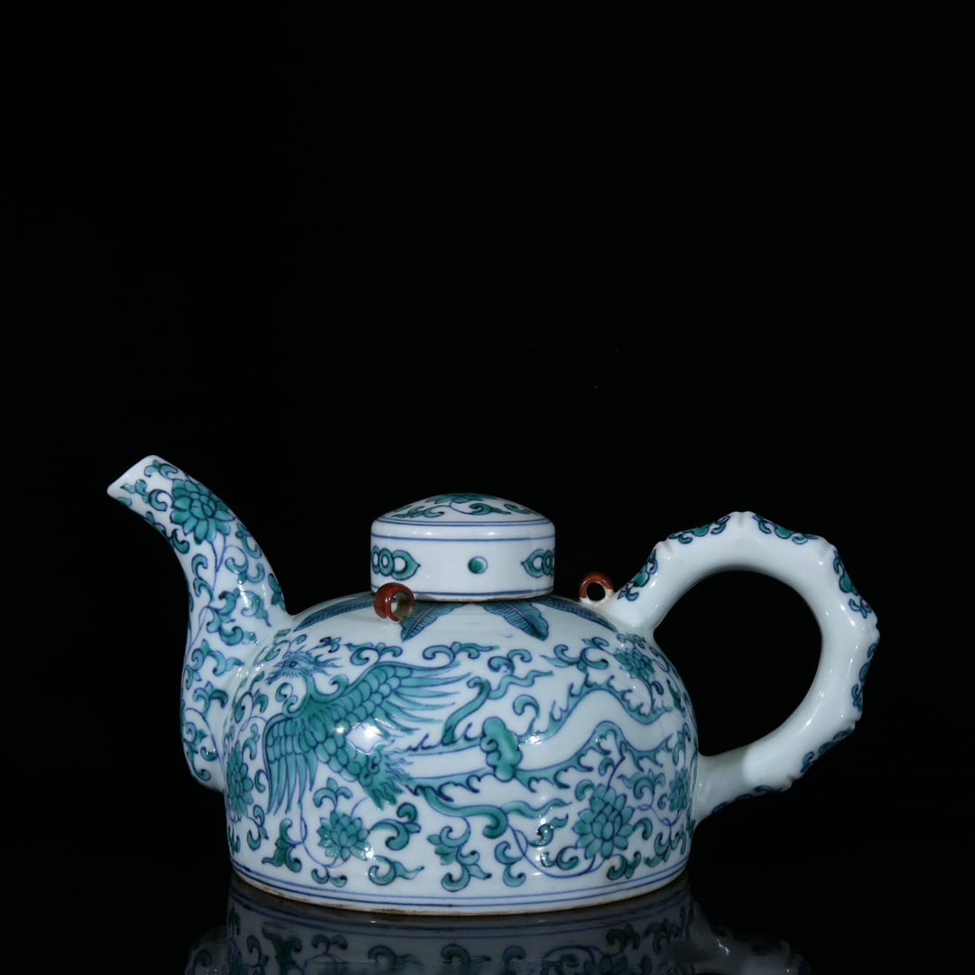 An Exquisite Doucai Lotus and Phoenix Pattern Ewer (1 of 9)