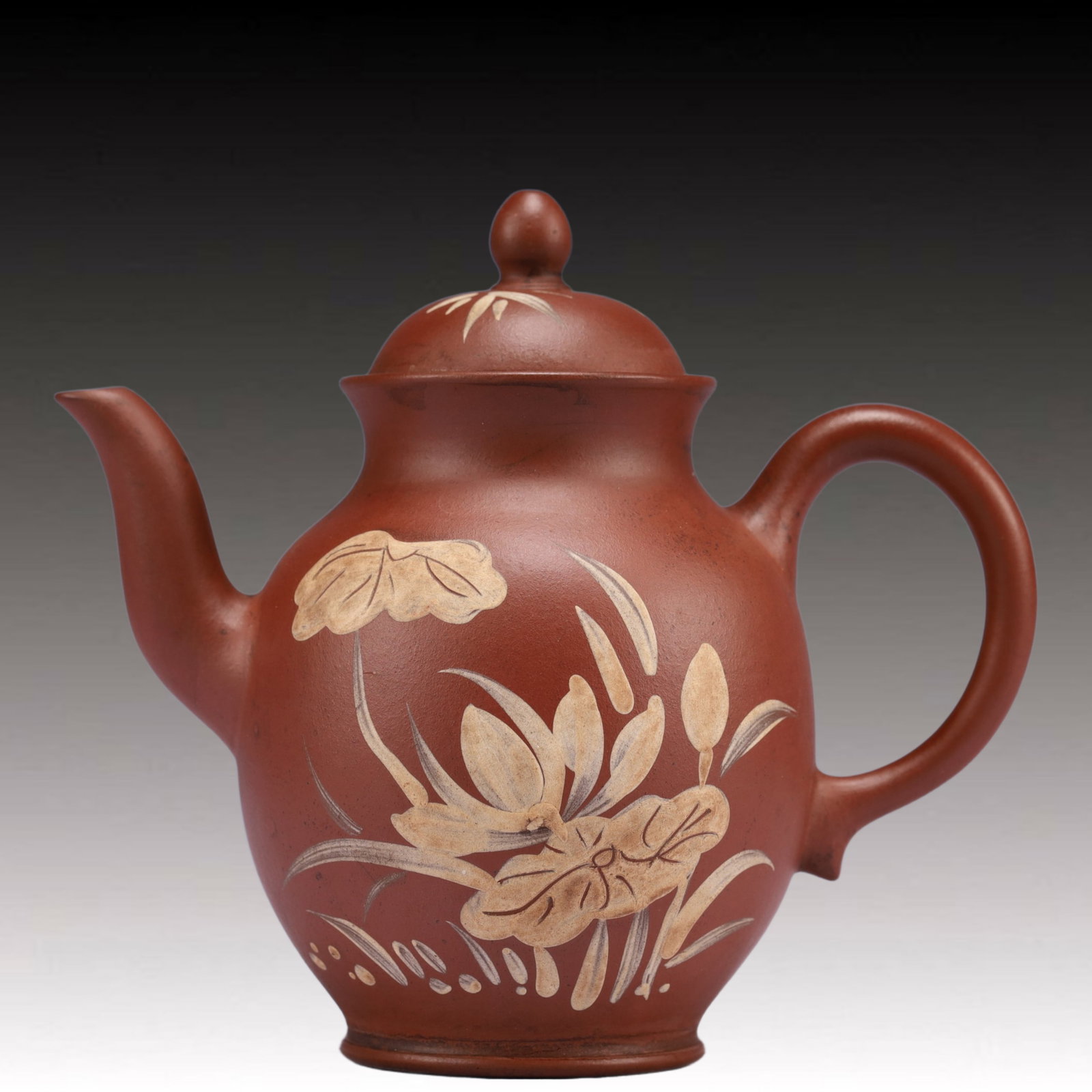 An Exquisite Purple Sands Flower Pattern Teapot (1 of 11)