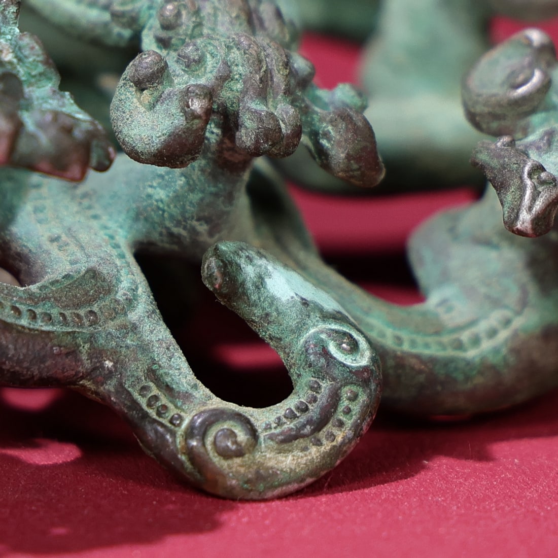 An Exquisite Silver Dragon Pattern Hook - 9