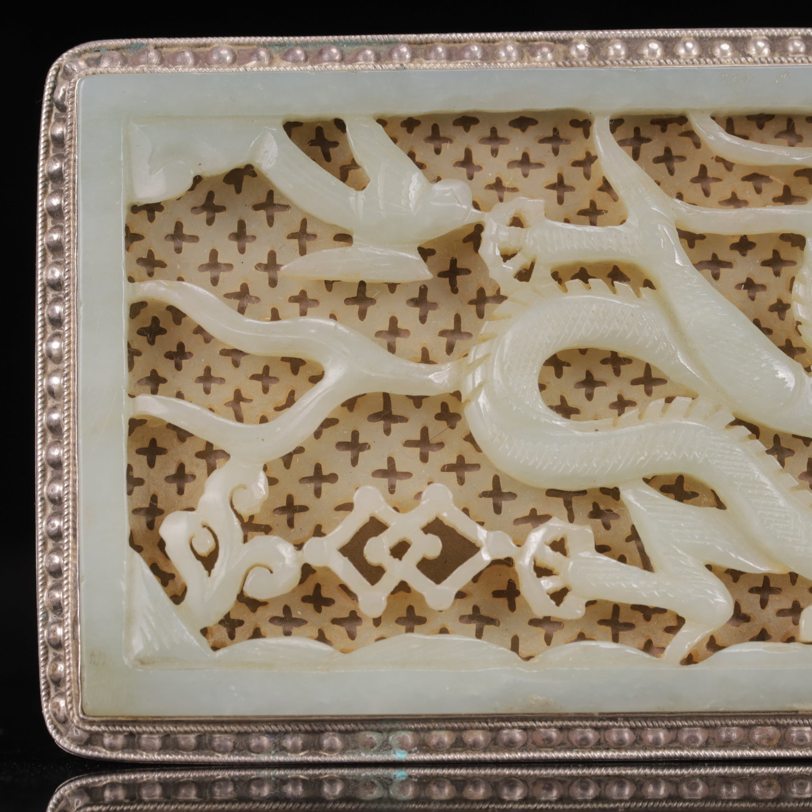 An Exquisite Silver Inlaid White Jade Dragon Pattern Pendant (1 of 6)