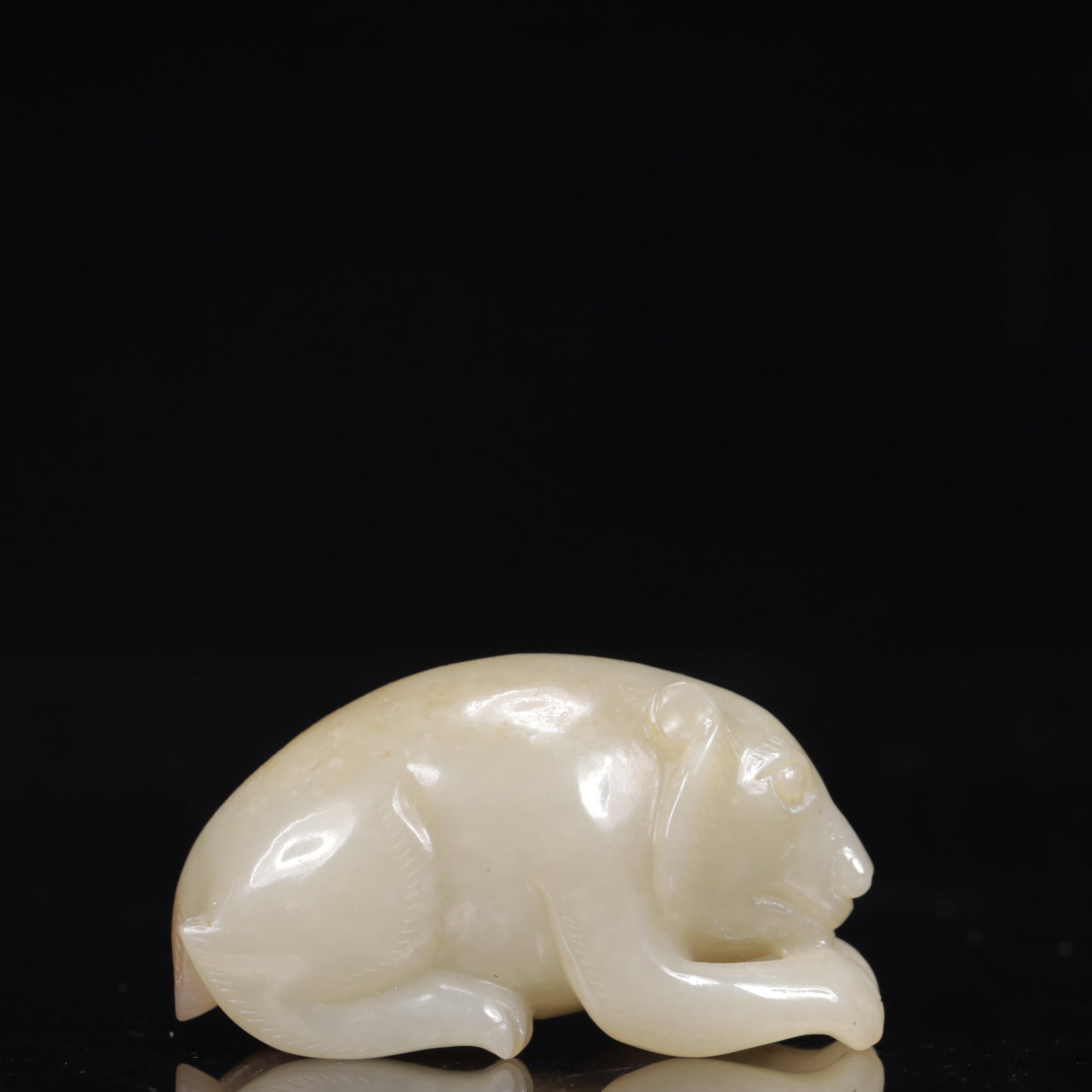 An Exquisite White Jade Auspicious Beast Ornament: An Exquisite White Jade Auspicious Beast Ornament,Qing Dynasty,China,Size:2.4inx1.2inx1.4in,Weight:106g 白玉瑞兽摆件,中国清代