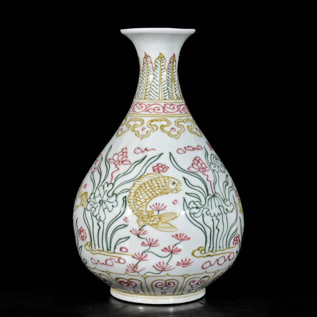 A Rare Biscuit Hornwort Pattern Vase - 2