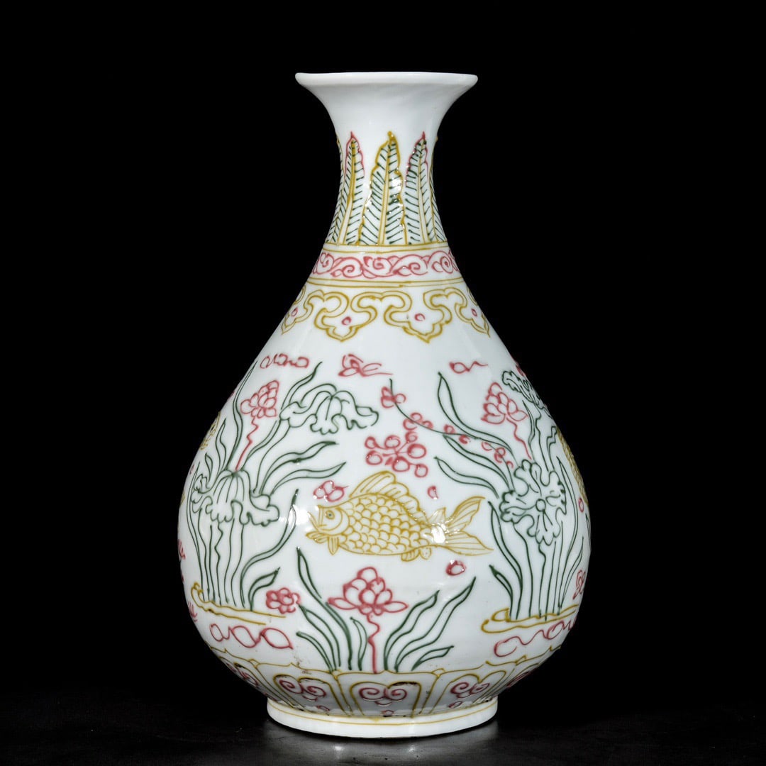 A Rare Biscuit Hornwort Pattern Vase - 3