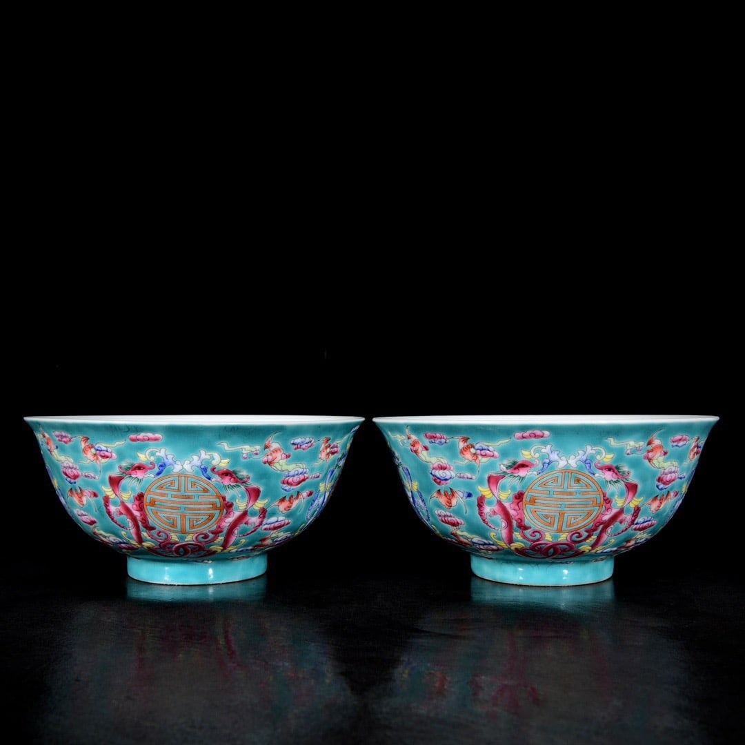 A Pair of Exquisite Turquoise Ground Enamel Auspicious Cloud,Bats and Dragon Pattern Bowls (1 of 9)