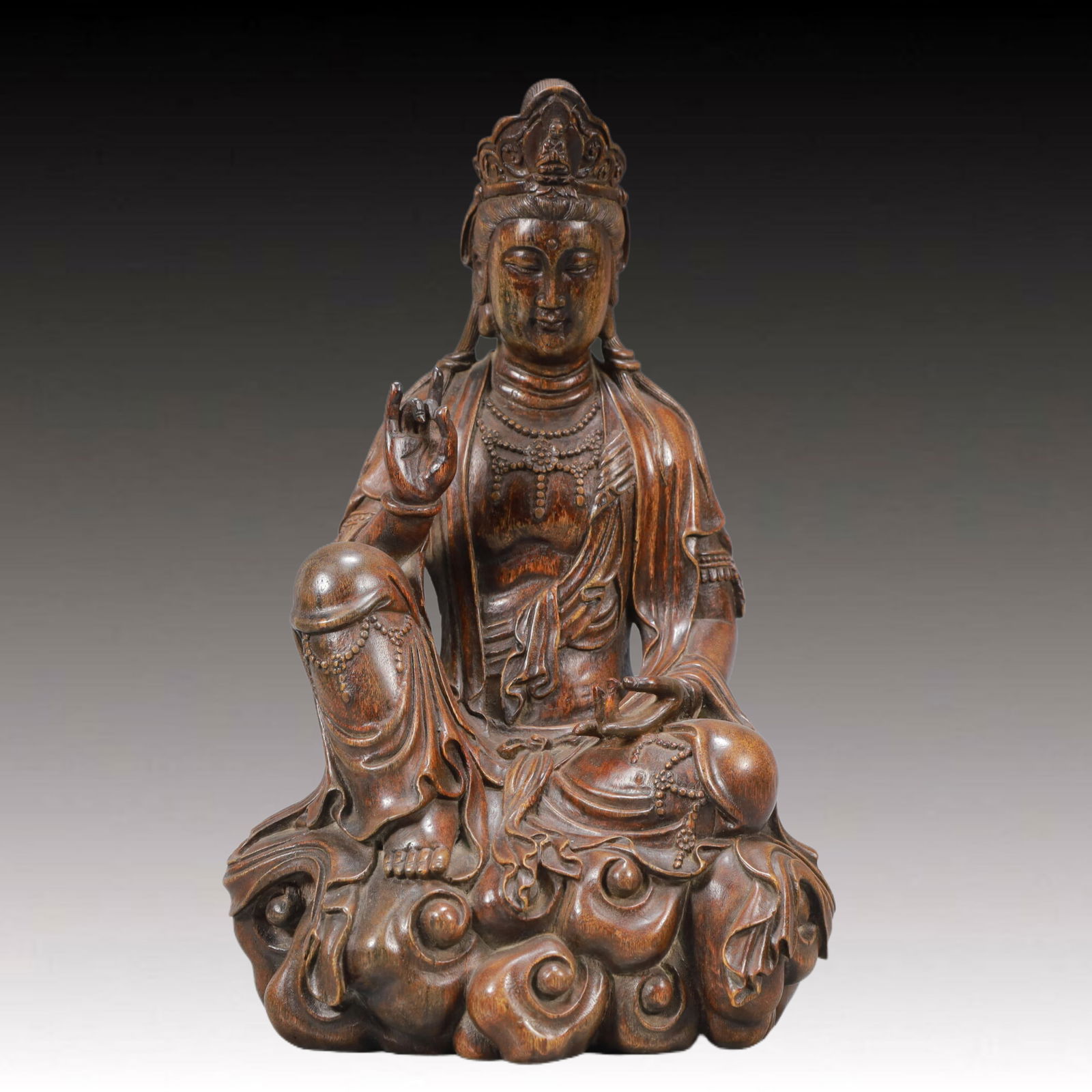A Rare Eaglewood Statue of Avalokitesvara: A Rare Eaglewood Statue of Avalokitesvara,Qing Dynasty,China,Size:7.1inx5.5inx12.6in,Weight:1000g 沉香木观音像,中国清代