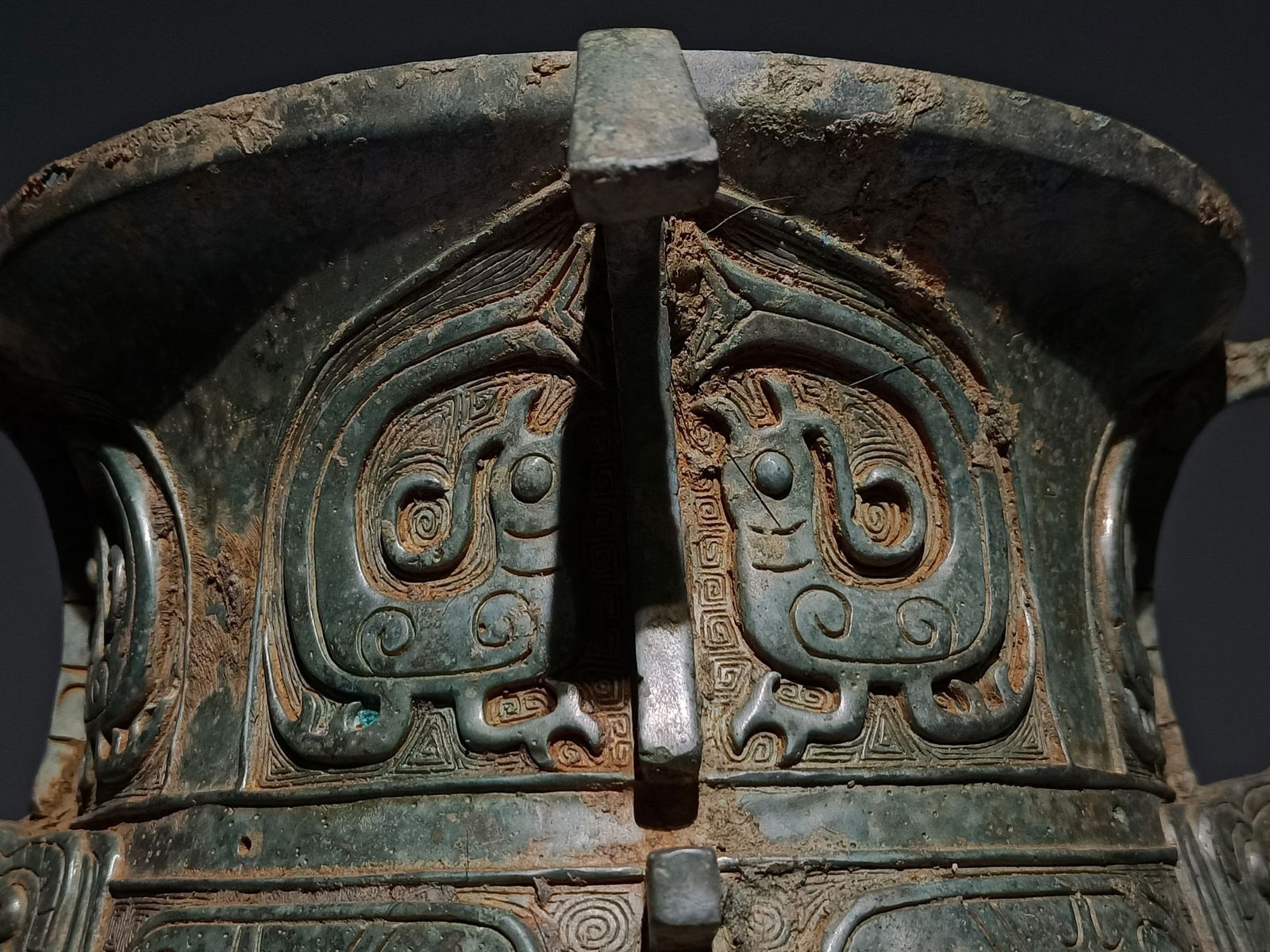 An Archaic Bronze Phoenix Pattern Libation Cup - 2