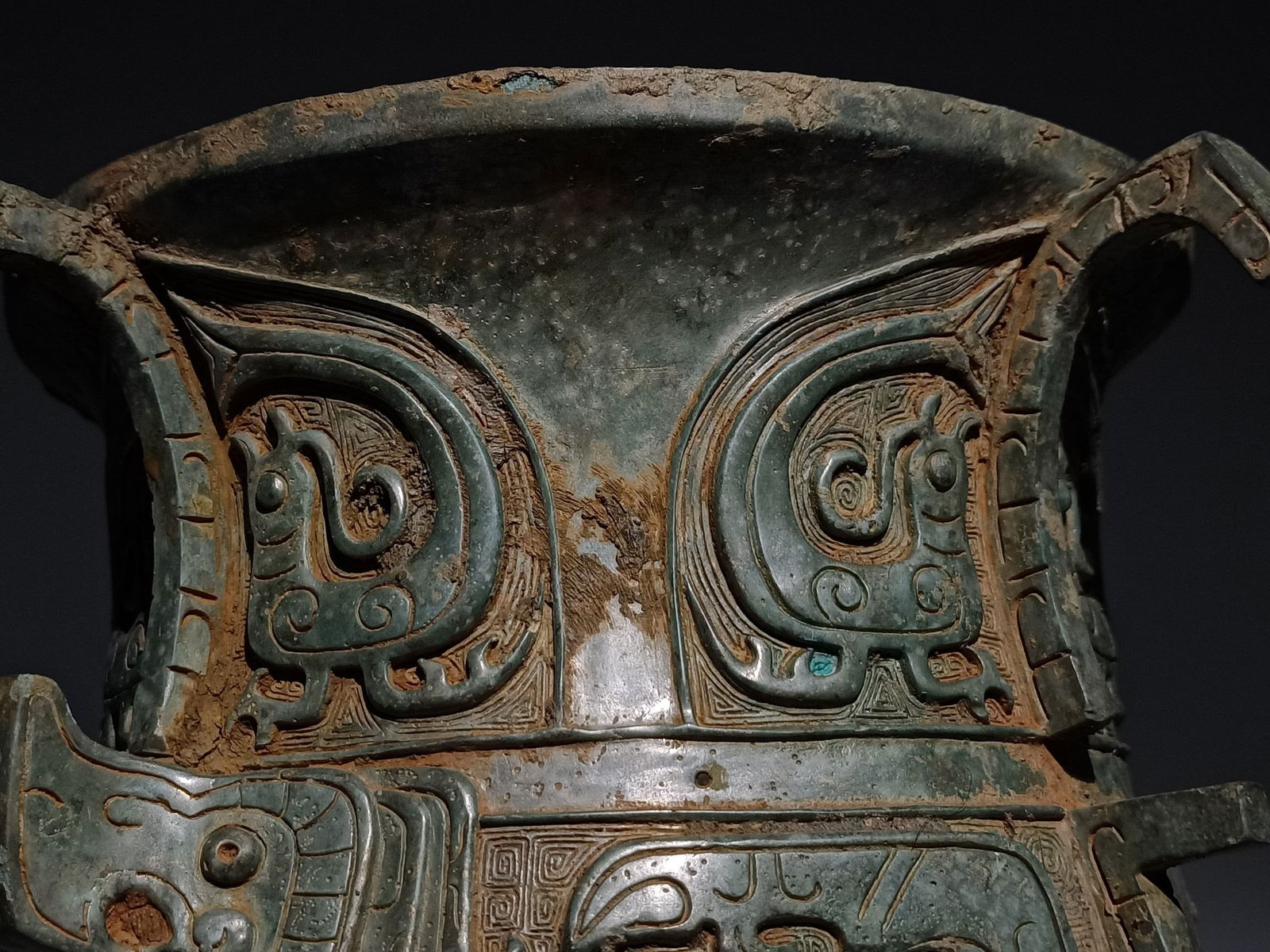 An Archaic Bronze Phoenix Pattern Libation Cup - 4