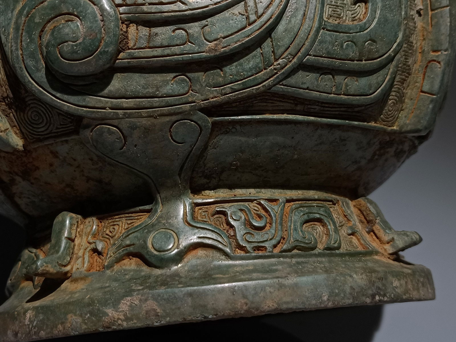 An Archaic Bronze Phoenix Pattern Libation Cup - 5