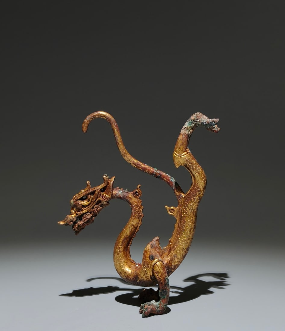 An Exquisite Gilt Bronze Dragon Ornament (1 of 9)