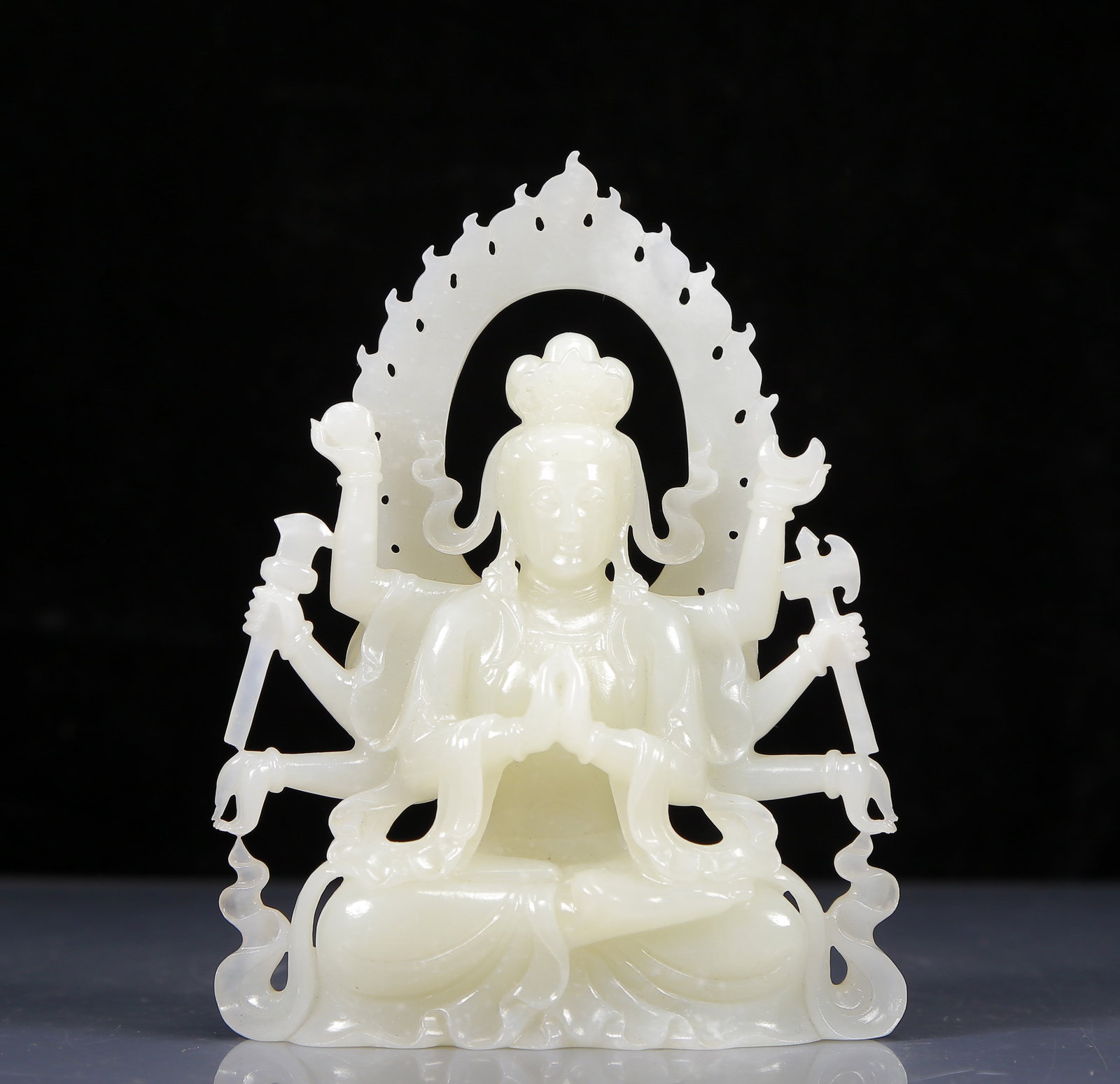 An Exquisite White Jade Avalokitesvara Ornament: An Exquisite White Jade Avalokitesvara Ornament,Qing Dynasty, China,Size:5.1inx1.6inx6.3in,Weight:575g 白玉观音像摆件，清代