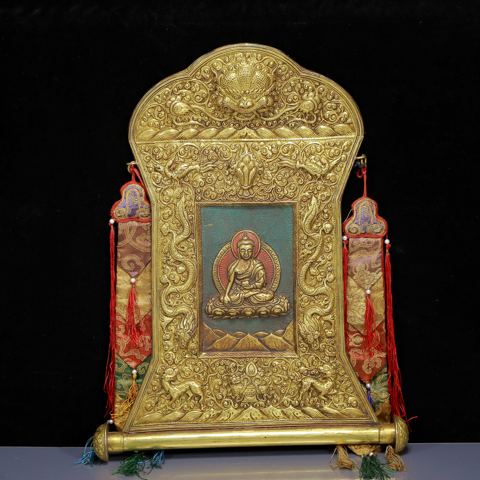 A Rare Gilt Bronze Sakyamuni Statue Tangka: A Rare Gilt Bronze Sakyamuni Statue Tangka,Ming Dynasty,China,Size:15inx18.9in,Weight:1180g 铜鎏金释迦摩尼像唐卡，明代