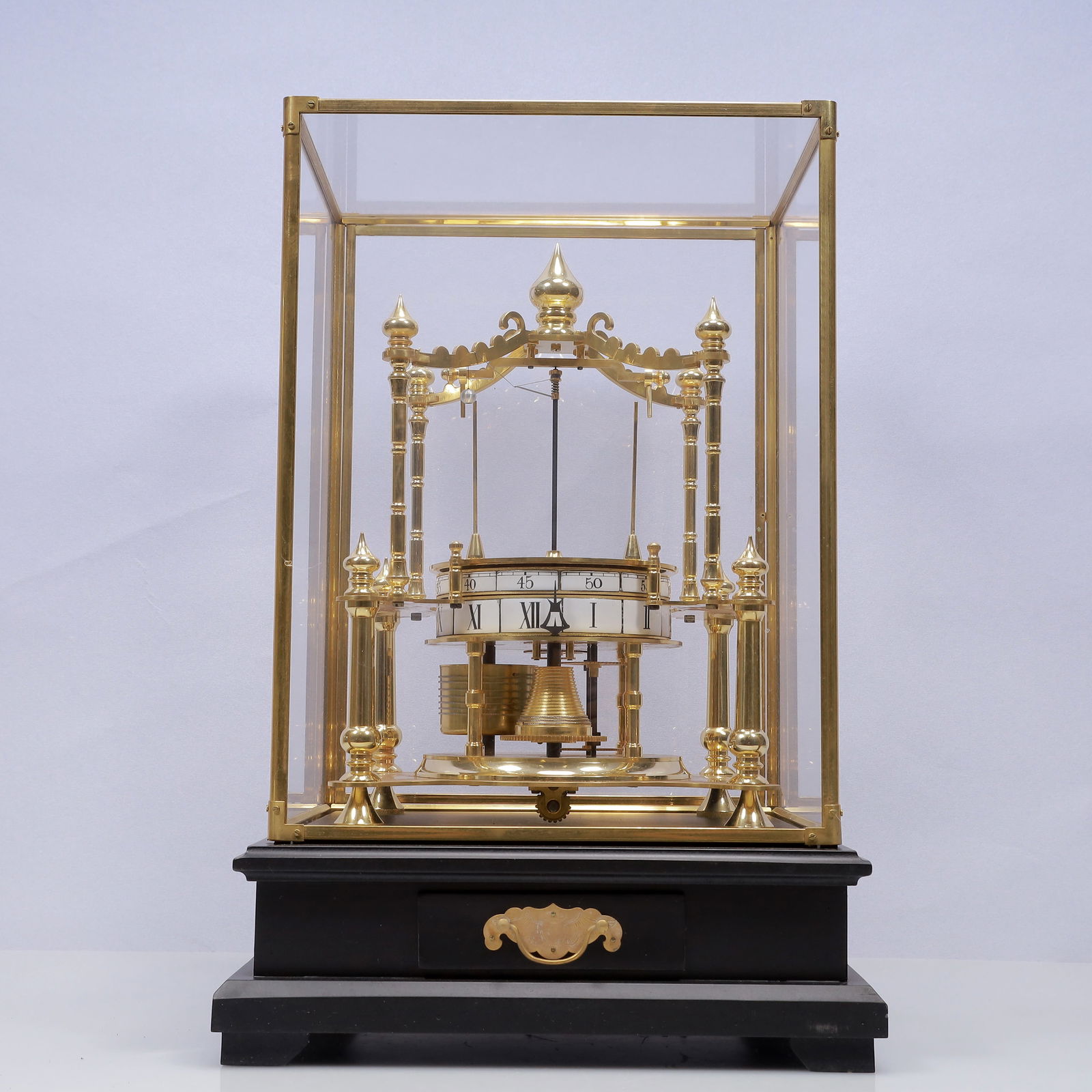 An Exquisite Gilt Bronze Table Clock Ornament: An Exquisite Gilt Bronze Table Clock Ornament,Qing Dynasty, China,Size:13.8inx11inx20.9in,Weight:13250g 铜鎏金座钟摆件中国清代