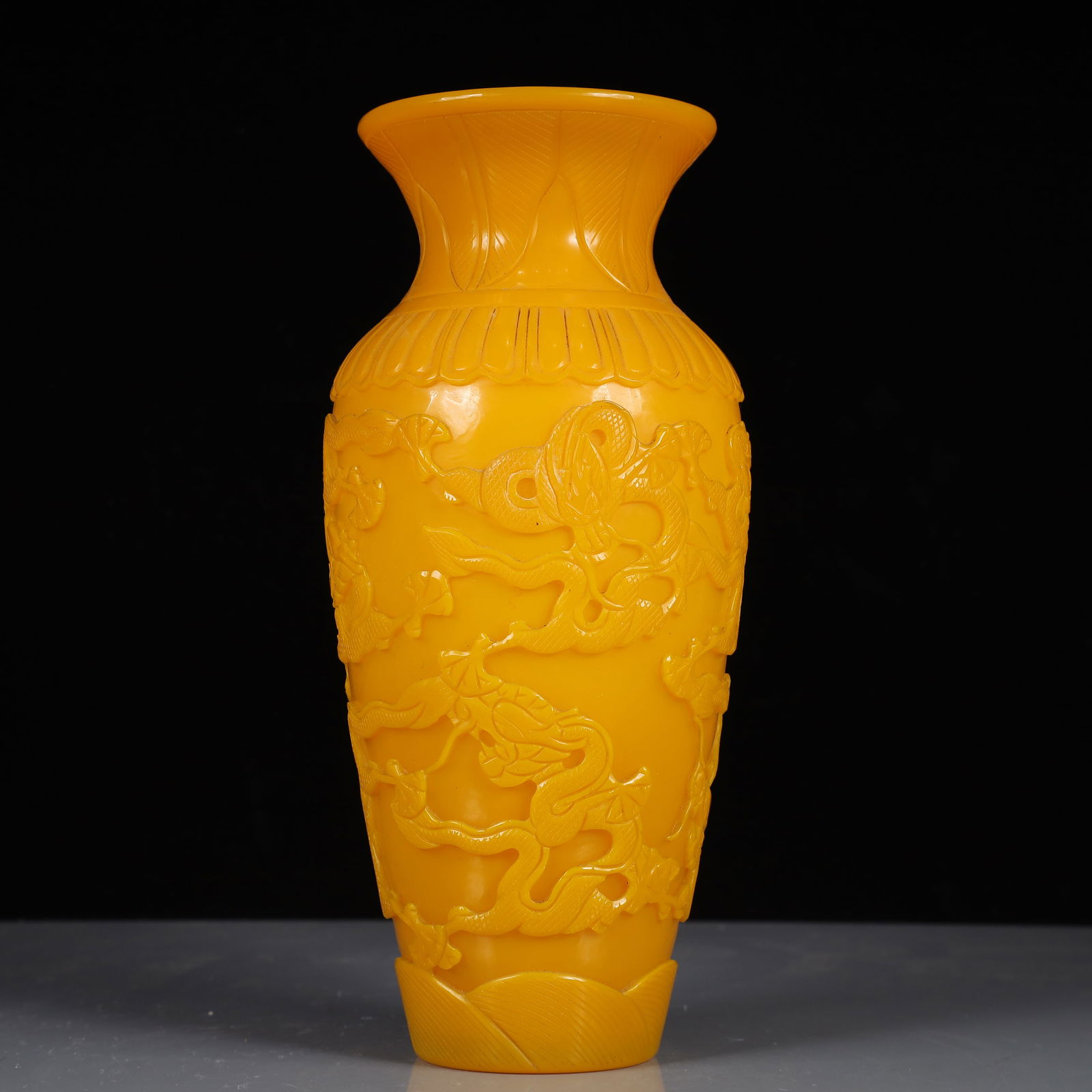 An Exquisite Glass Dragon Pattern Vase (1 of 8)