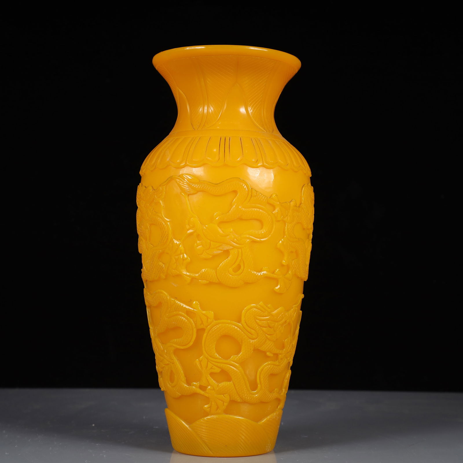 An Exquisite Glass Dragon Pattern Vase - 3