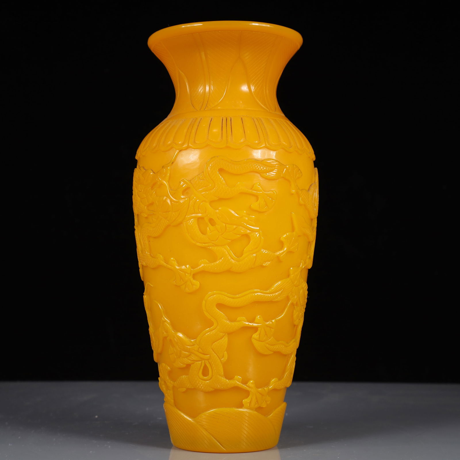 An Exquisite Glass Dragon Pattern Vase - 5