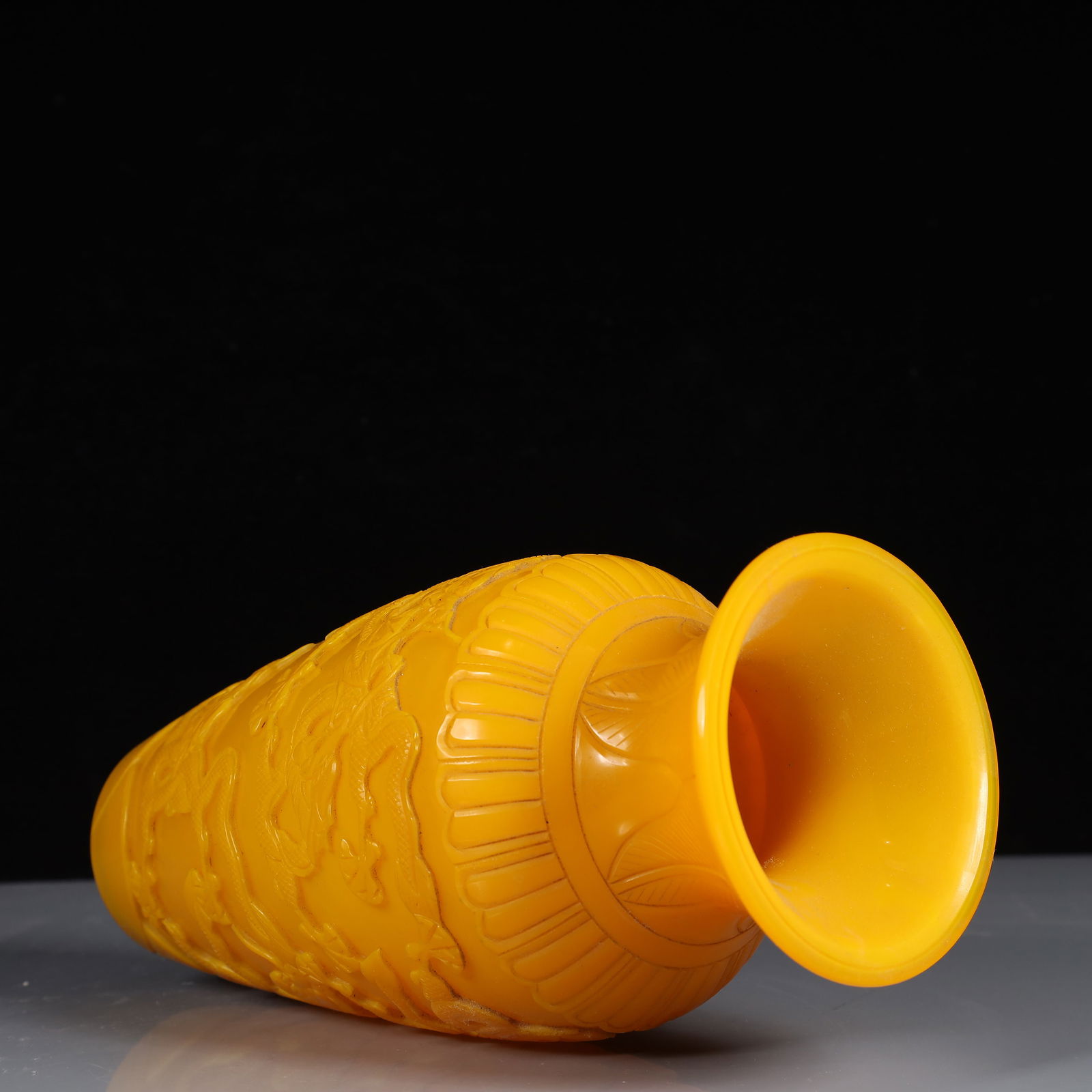 An Exquisite Glass Dragon Pattern Vase - 7