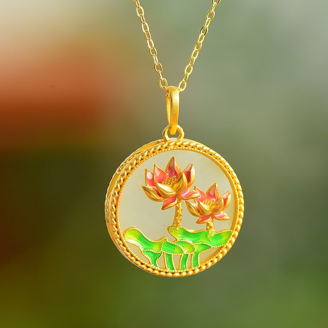 An Exquisite Sterling Silver-Gold Plated Inlaid White Jade Enamel Pendant: Sterling Silver-Gold Plated Inlaid White Jade Enamel Pendant , Size :18mmx18mm 纯银镀金镶白玉珐琅吊坠,尺寸:18mmx18mm